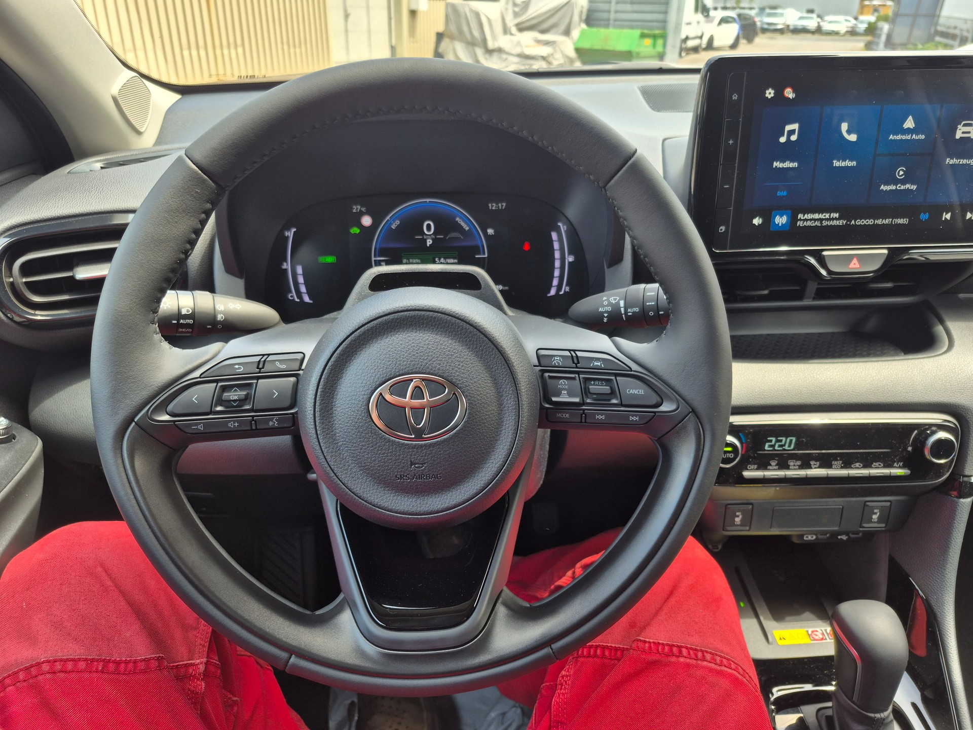 TOYOTA Yaris 1.5 Trend e-CVT-image-14