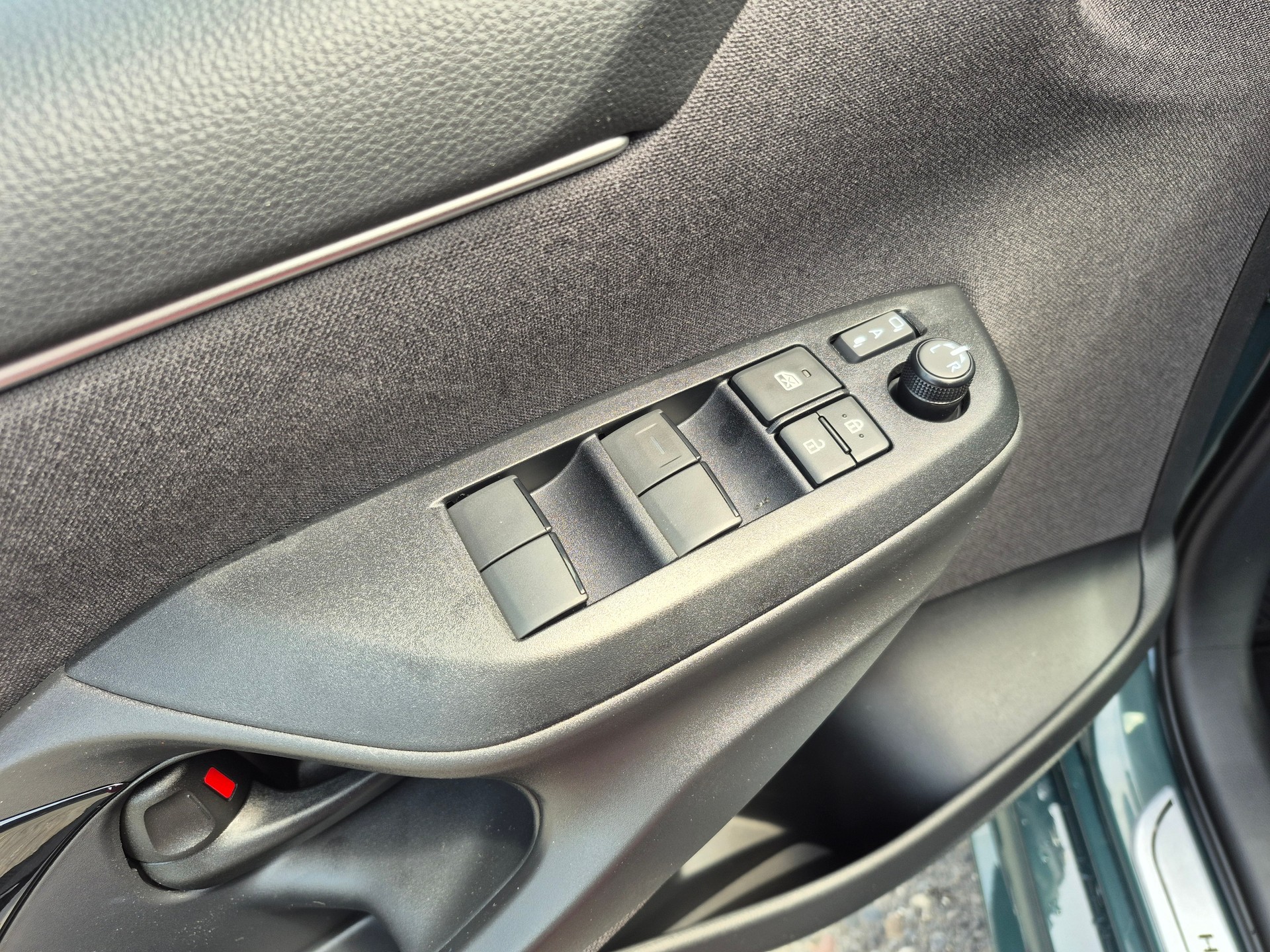 TOYOTA Yaris 1.5 Trend e-CVT-image-15