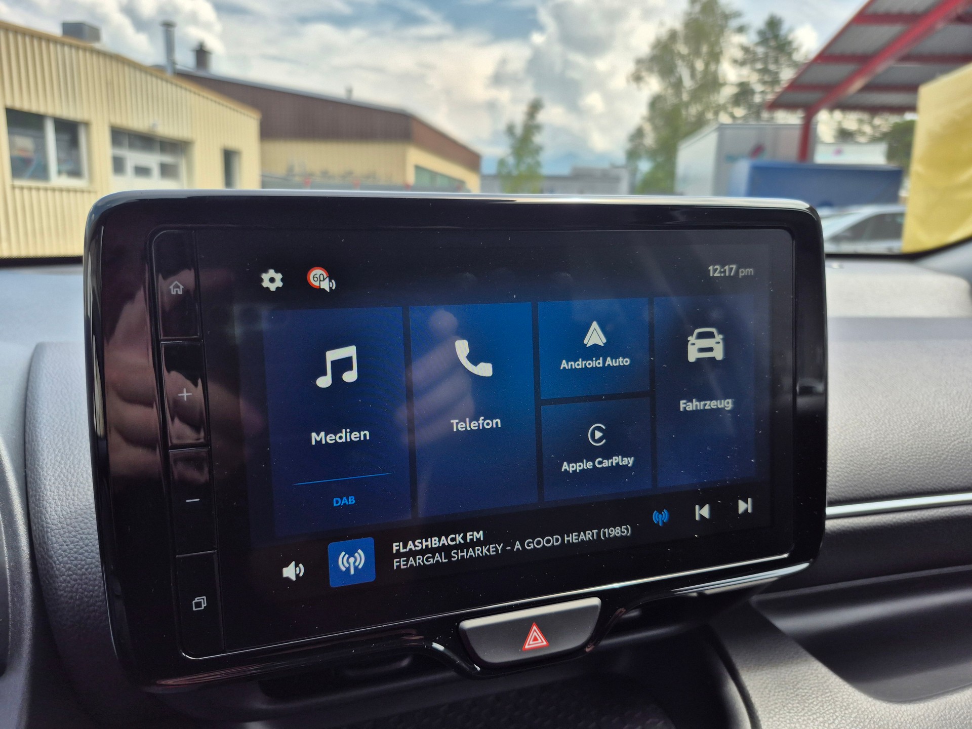 TOYOTA Yaris 1.5 Trend e-CVT-image-24
