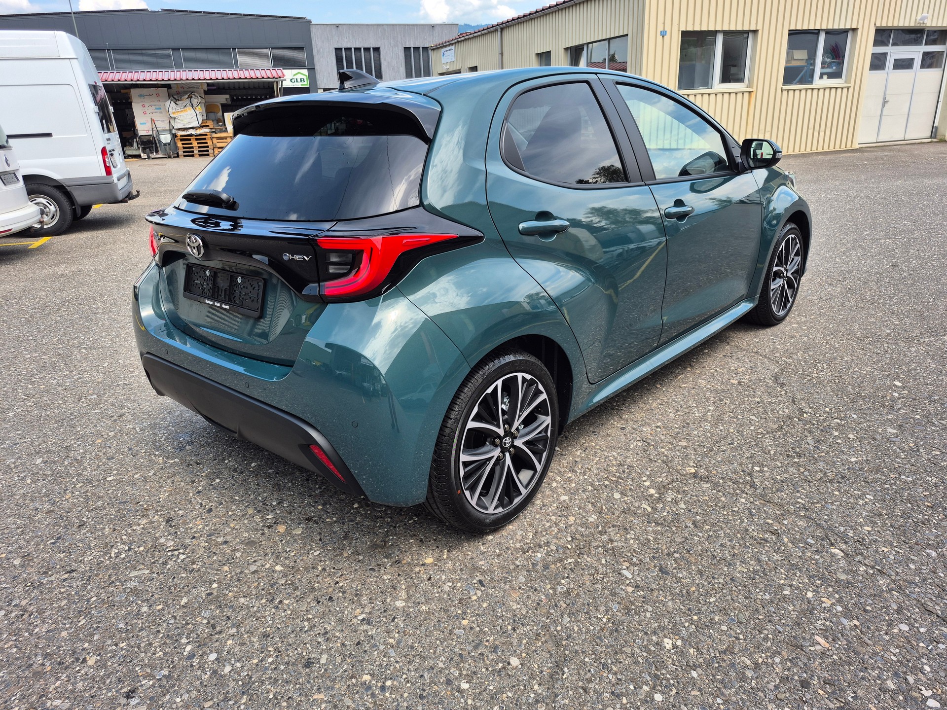 TOYOTA Yaris 1.5 Trend e-CVT-image-4