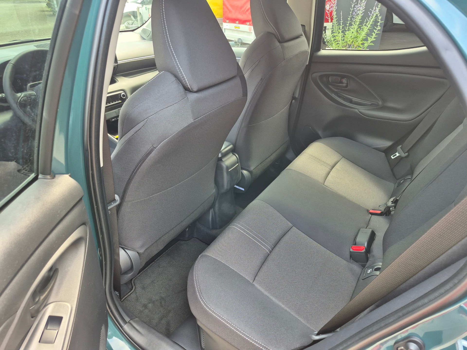 TOYOTA Yaris 1.5 Trend e-CVT-image-9
