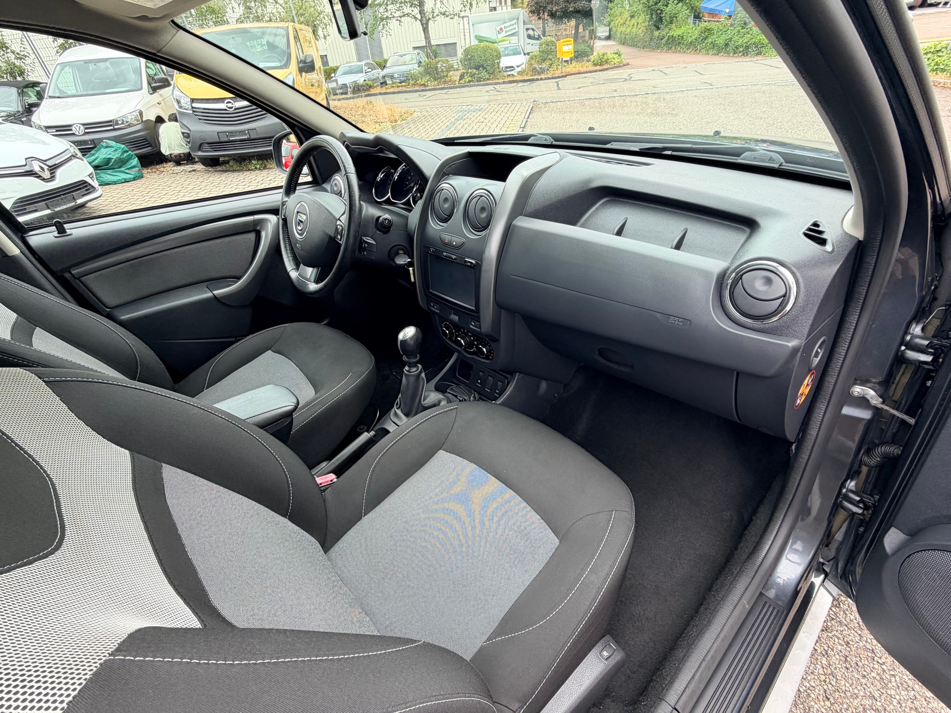 DACIA Duster 1.2 T Lauréate 4x2-image-8