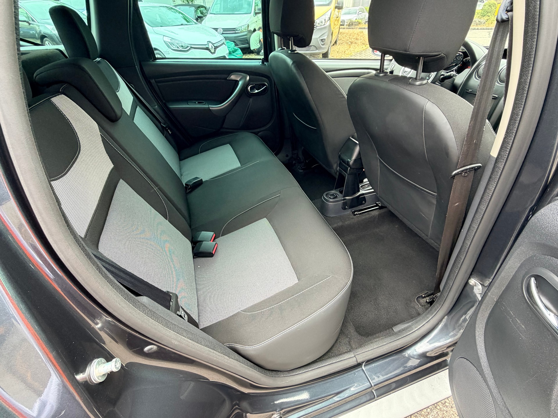 DACIA Duster 1.2 T Lauréate 4x2-image-9