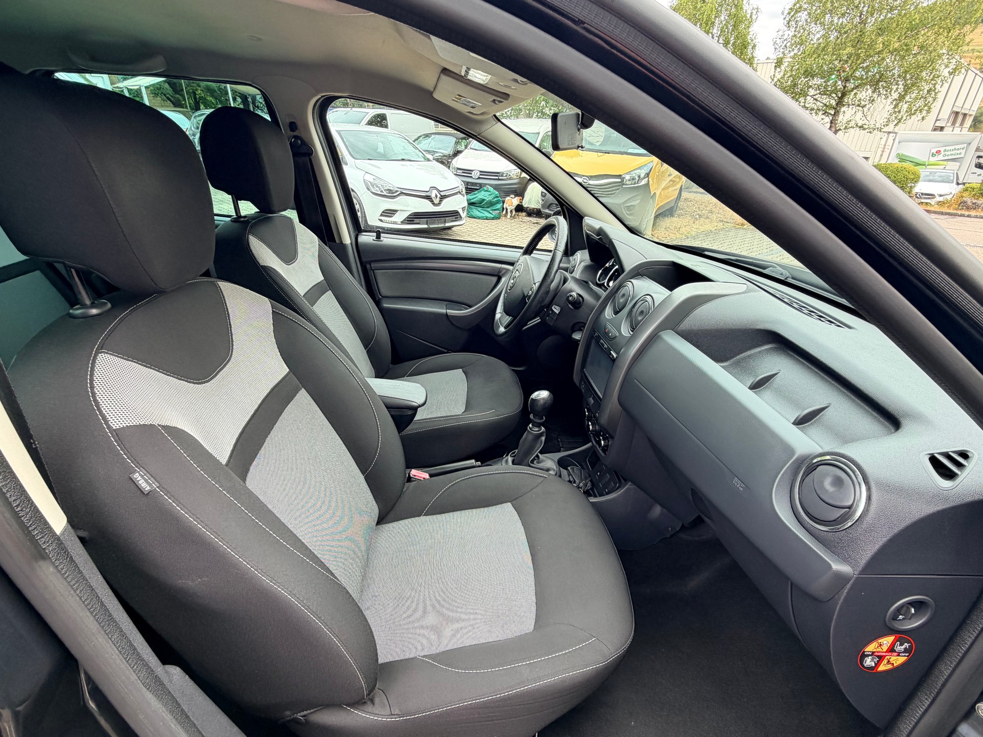 DACIA Duster 1.2 T Lauréate 4x2-image-7