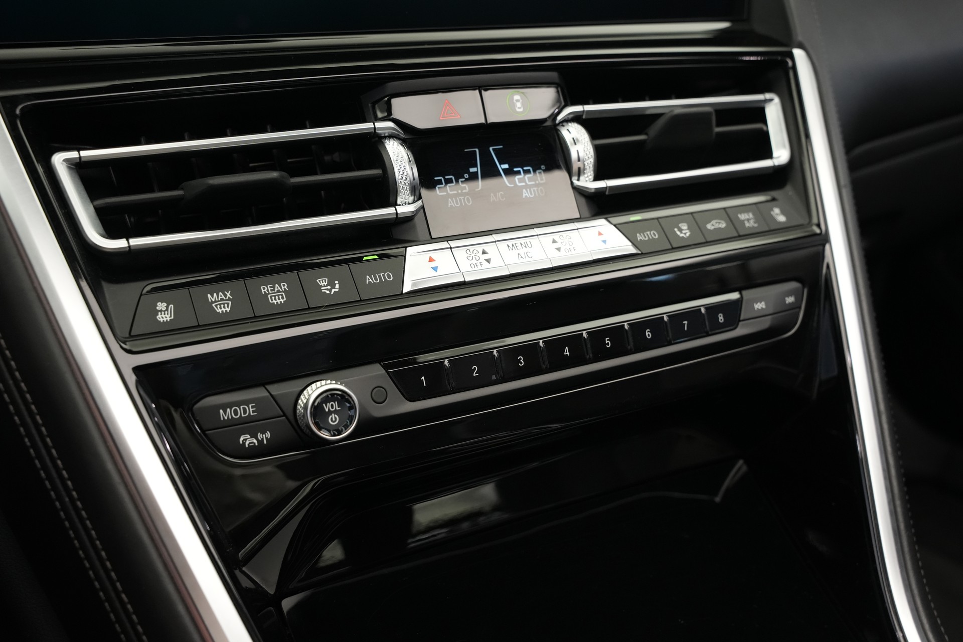 BMW M850i xDrive Steptronic *CH-Fahrzeug* *Dravitgrau* *B&W*-image-28