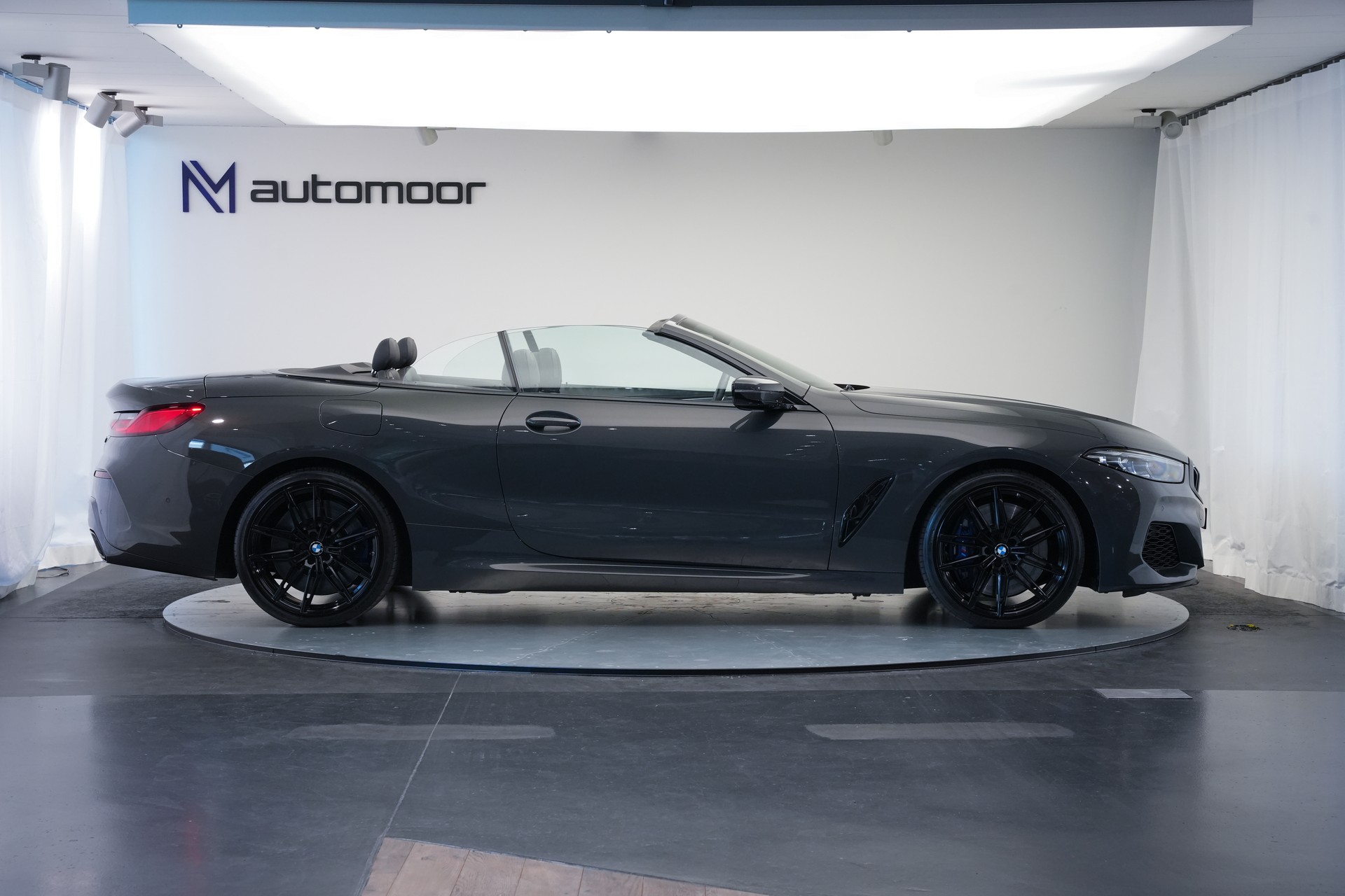 BMW M850i xDrive Steptronic Cabriolet *CH-Fahrzeug* *Dravitgrau* *B&W*-showroom-element-3