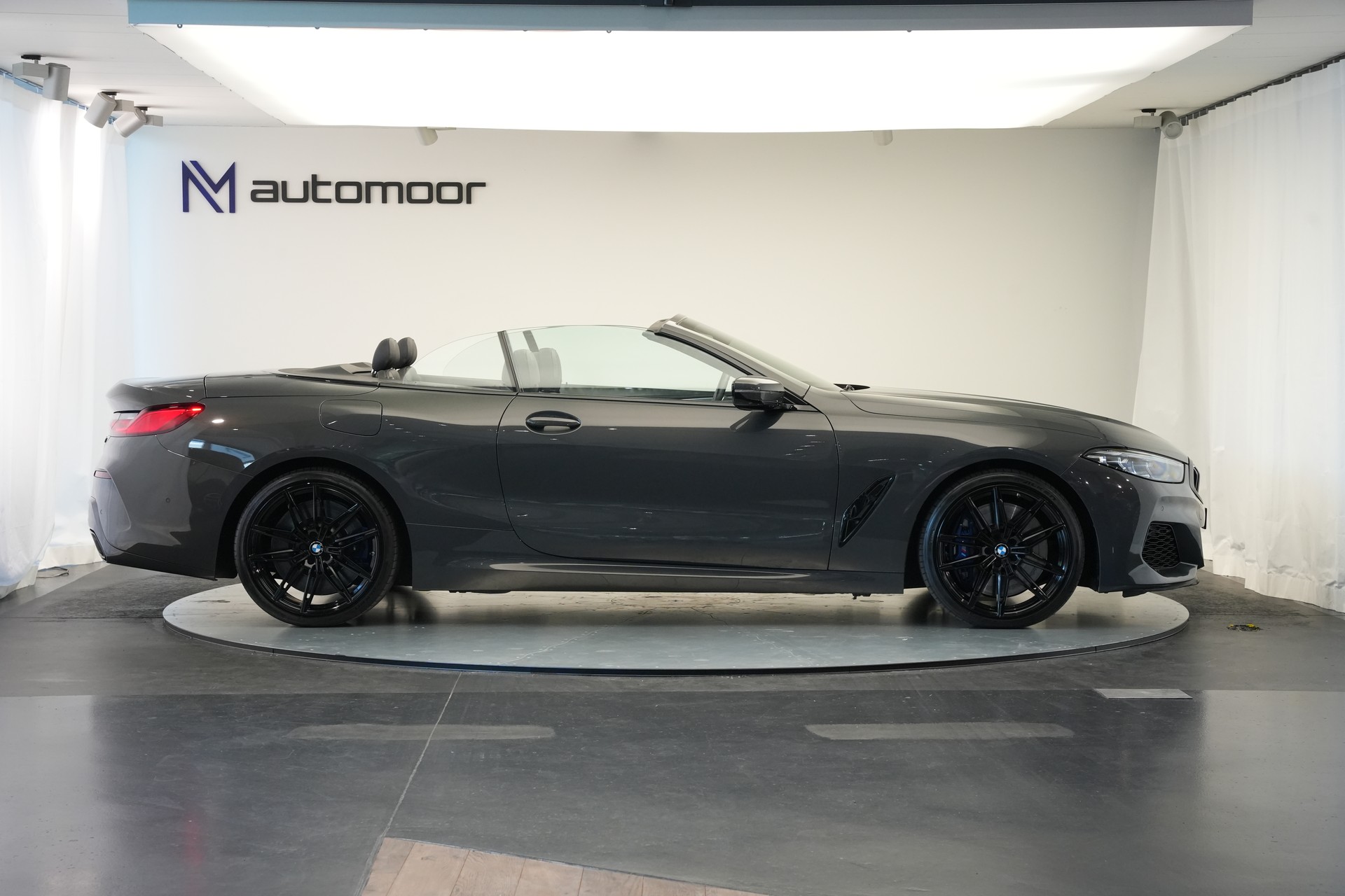 BMW M850i xDrive Steptronic *CH-Fahrzeug* *Dravitgrau* *B&W*-showroom-element-3