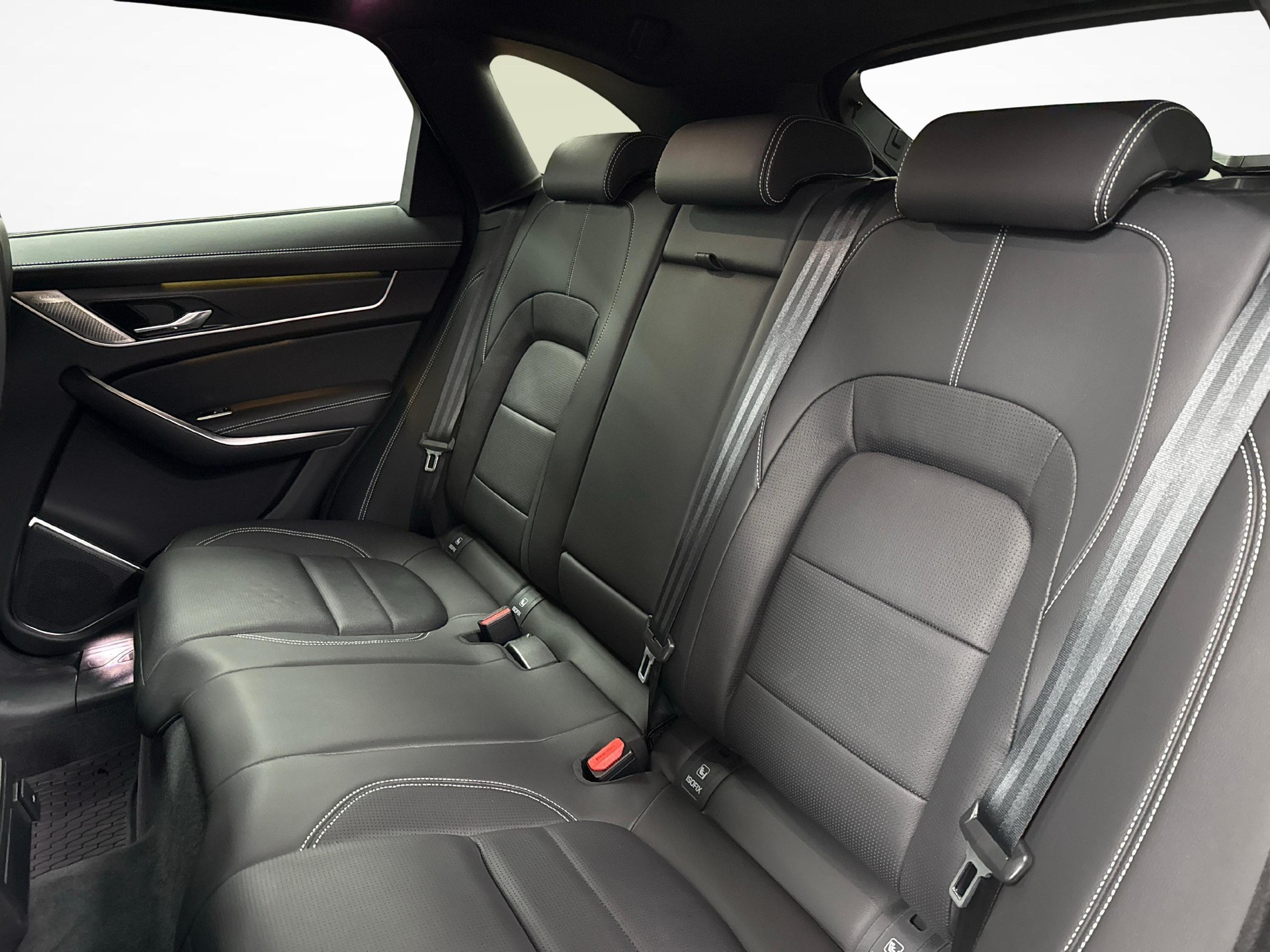 JAGUAR F-Pace 2.0 P400e R-Dynamic SE AWD-image-10