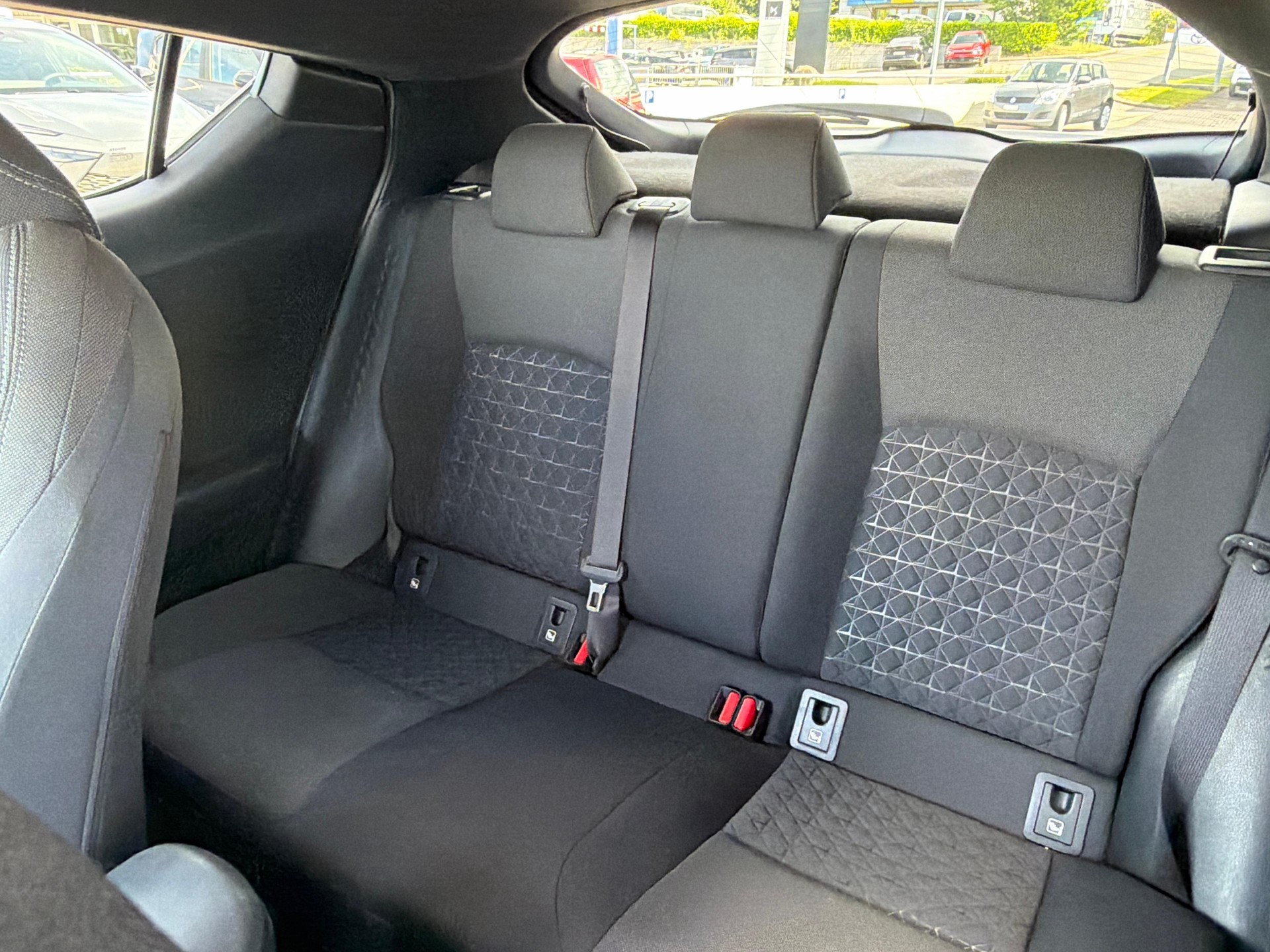 TOYOTA C-HR 1.8 VVTi HSD Trend-image-10