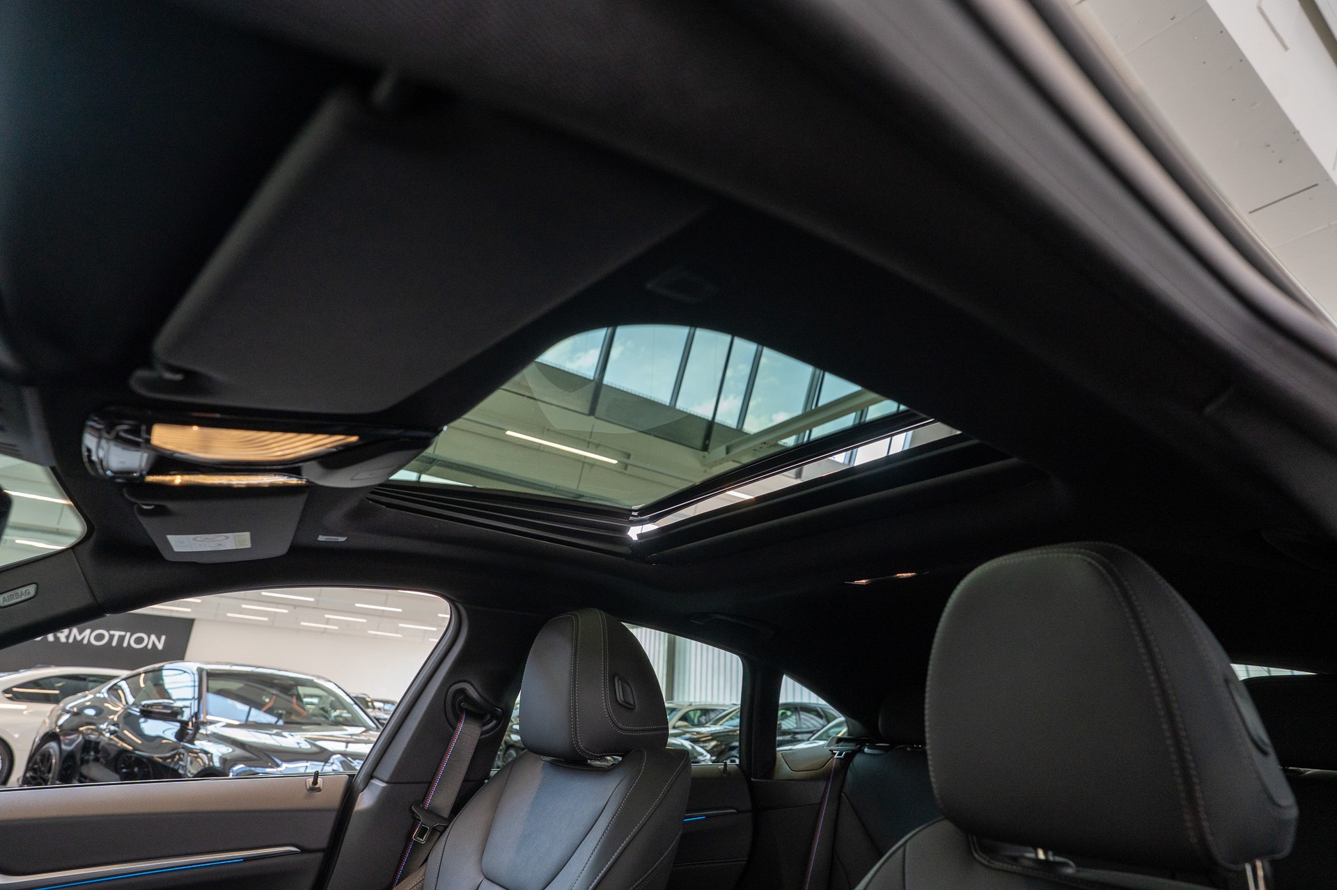 BMW M440i xDrive Gran Coupé M Sport Pro / LCI / Glasdach / HeadUp / 360°Kamera-image-9