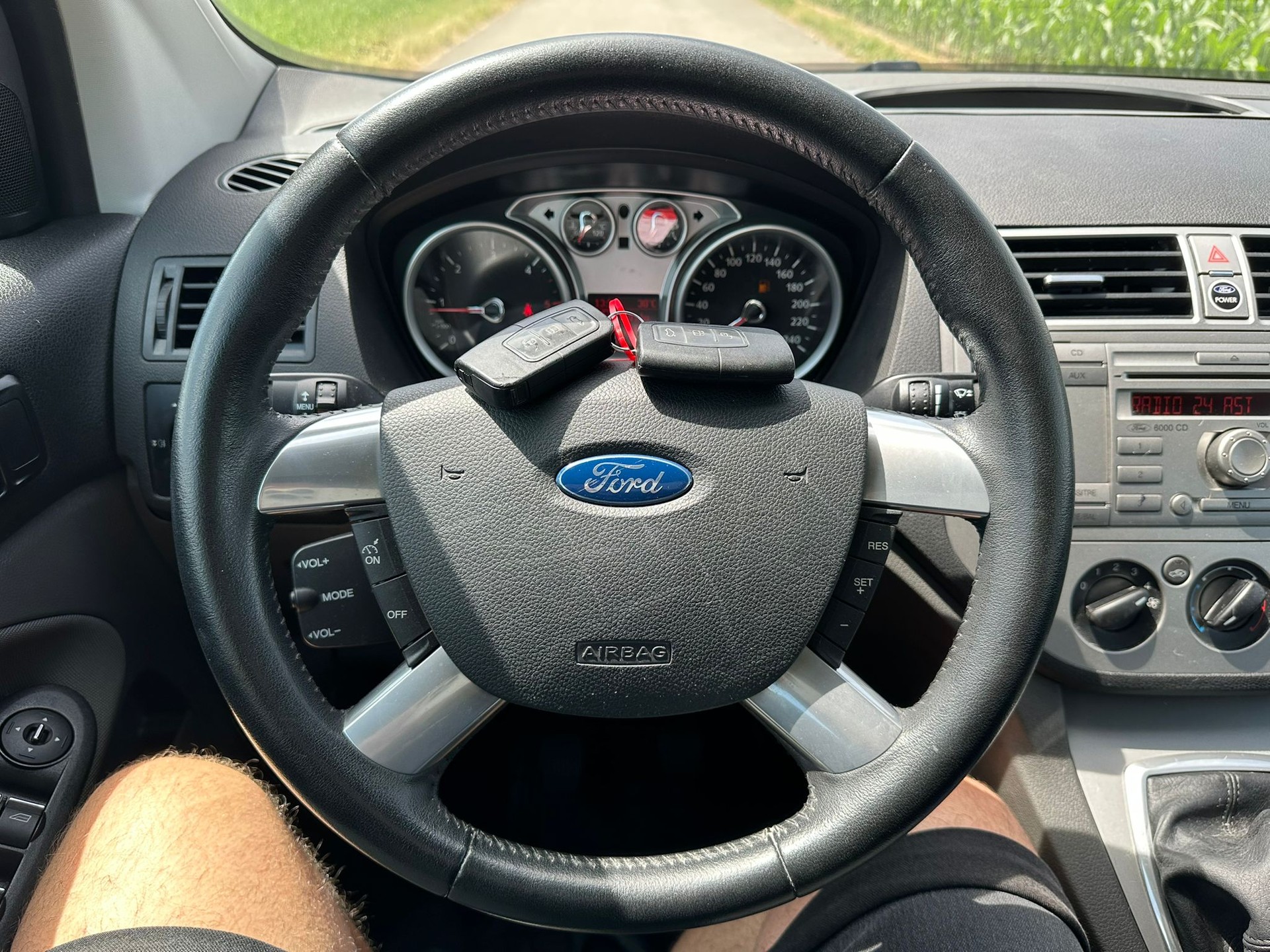 FORD Kuga 2.0 TDCi Carving 4WD-image-13