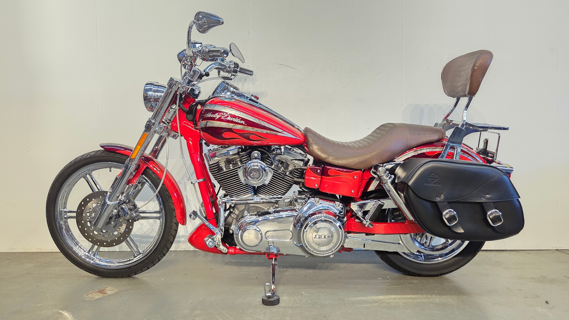 HARLEY-DAVIDSON FXDSE Dyna CVO Screamin'Eagle Anniversry-showroom-element-1