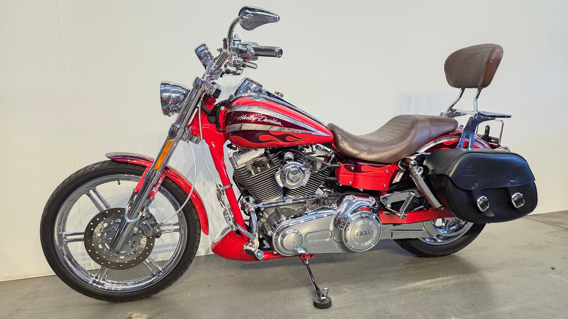 HARLEY-DAVIDSON FXDSE Dyna CVO Screamin'Eagle Anniversry-showroom-element-3
