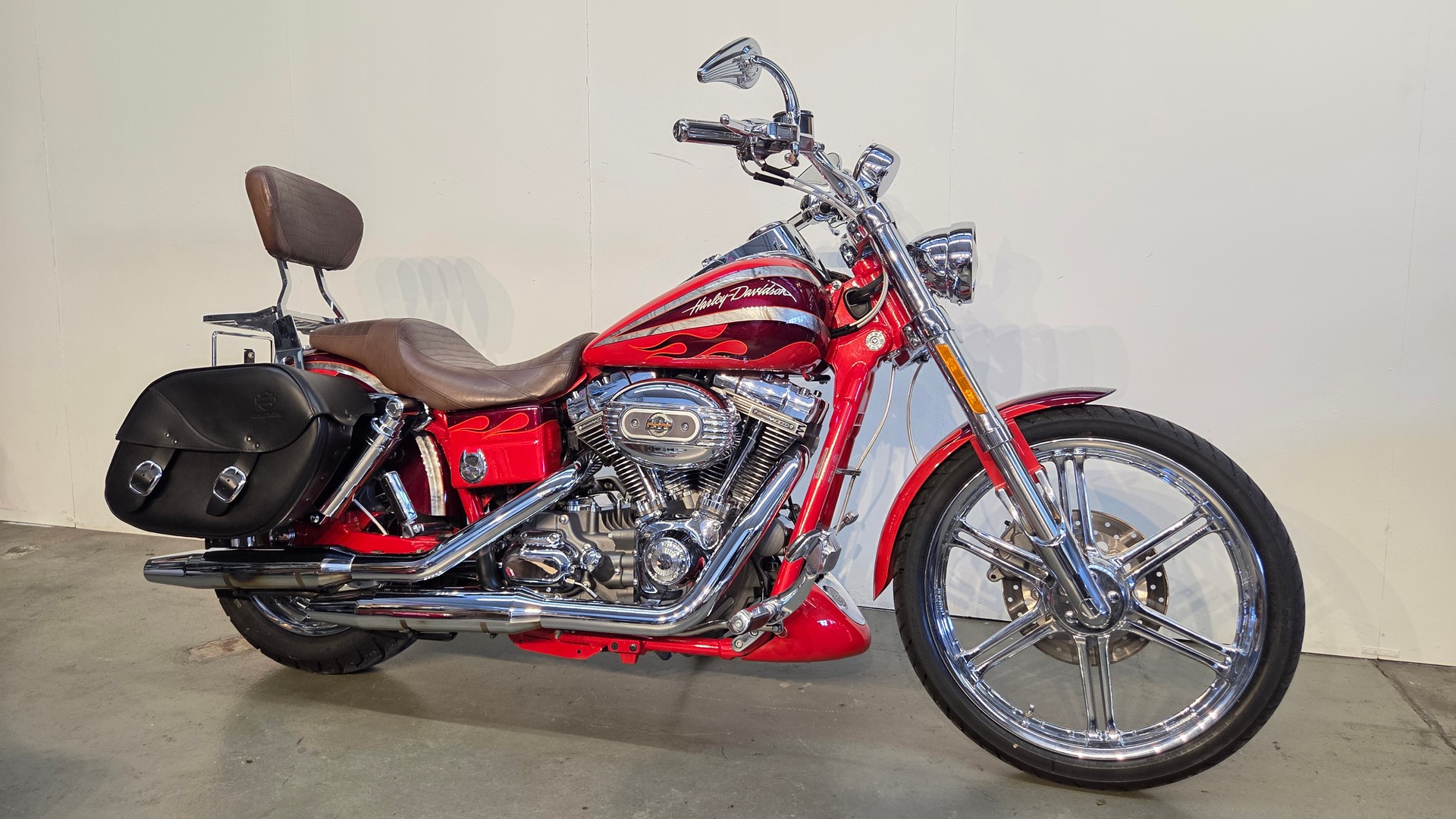 HARLEY-DAVIDSON FXDSE Dyna CVO Screamin'Eagle Anniversry-showroom-element-2