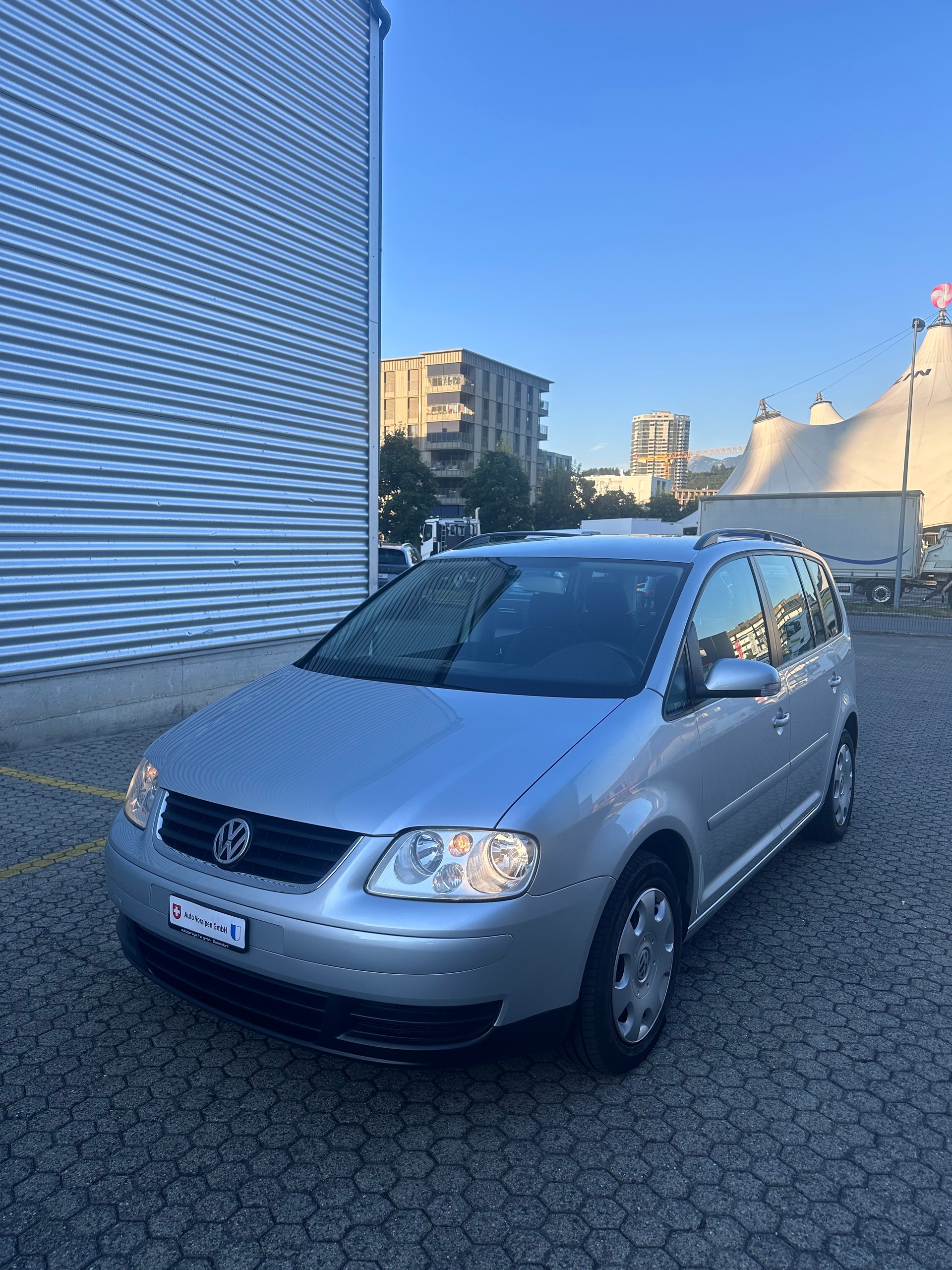 VW Touran 2.0 TDI Highline Automat, Frisch ab MFK, aus 1ster Hand, 8Fach Komplett Räder-image-1