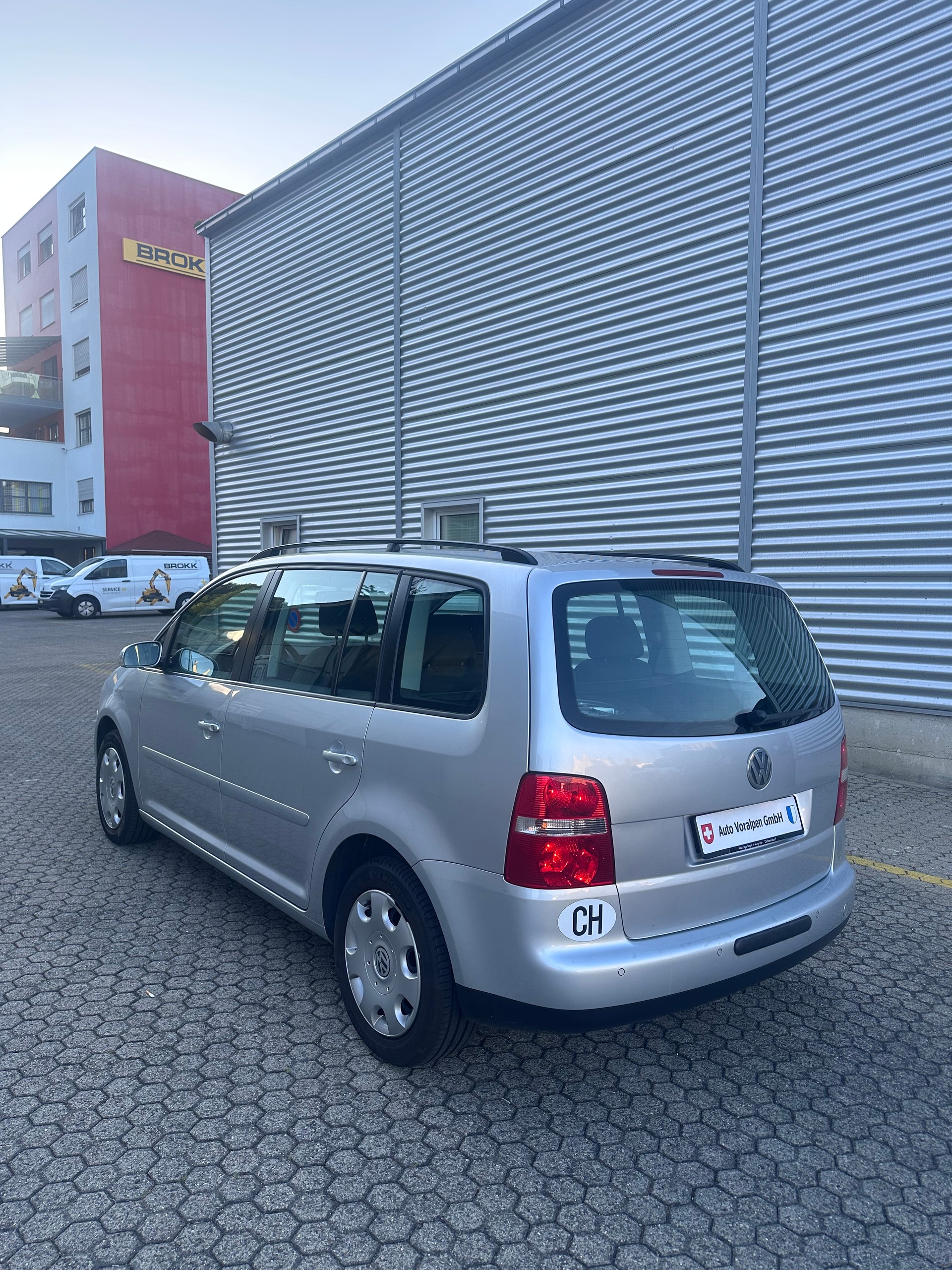 VW Touran 2.0 TDI Highline Automat, Frisch ab MFK, aus 1ster Hand, 8Fach Komplett Räder-image-6