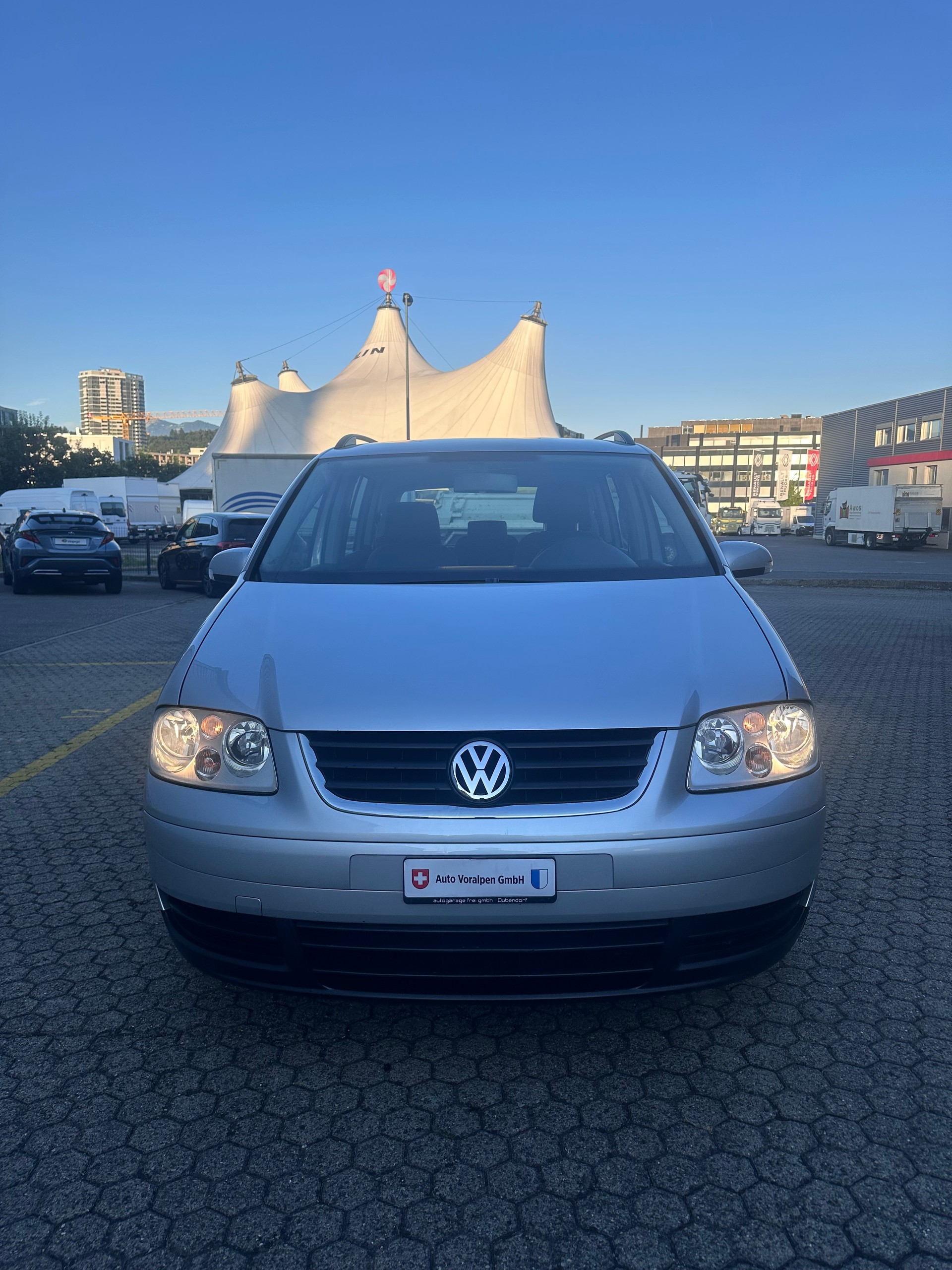 VW Touran 2.0 TDI Highline Automat, Frisch ab MFK, aus 1ster Hand, 8Fach Komplett Räder-image-0