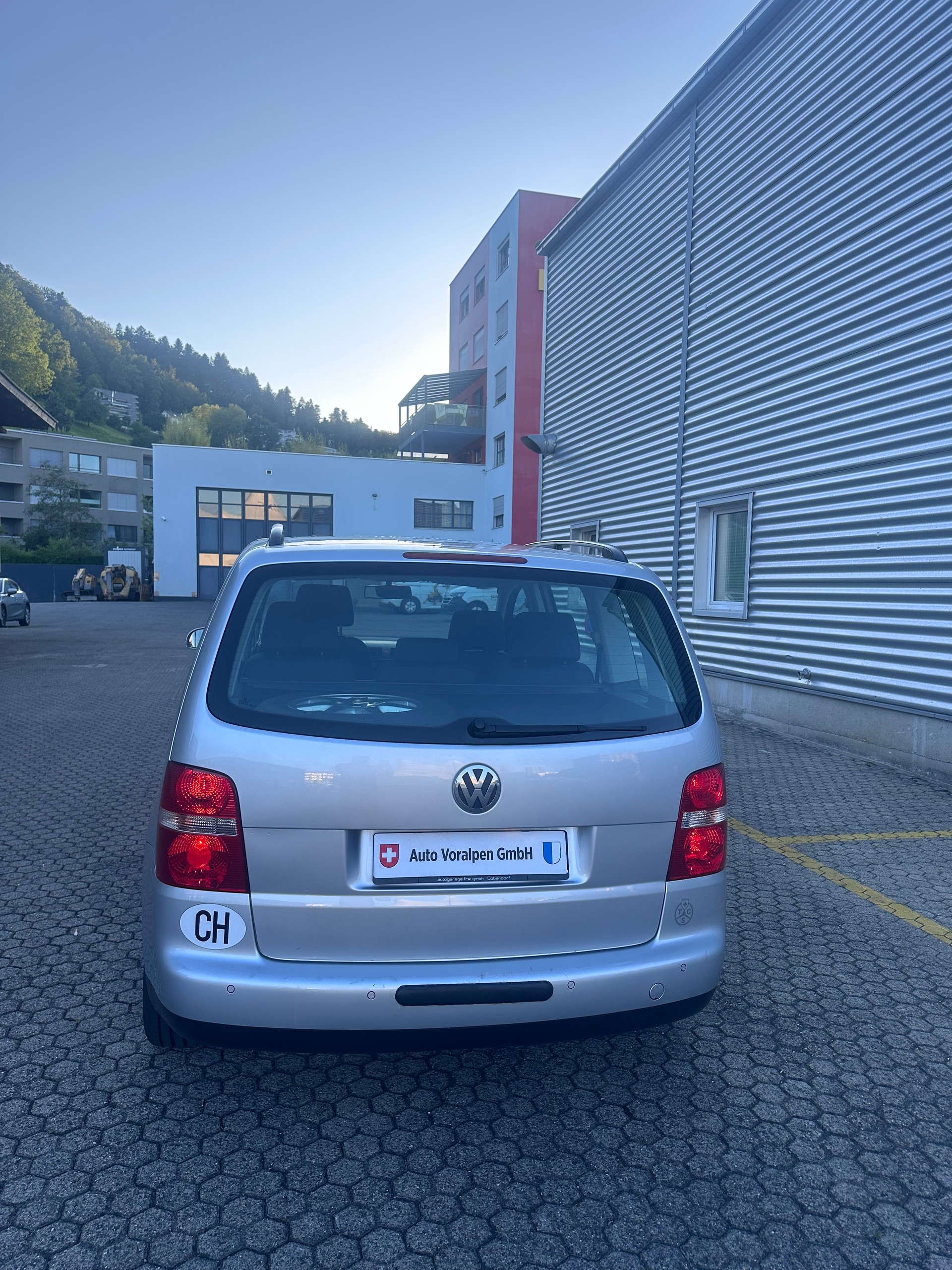 VW Touran 2.0 TDI Highline Automat, Frisch ab MFK, aus 1ster Hand, 8Fach Komplett Räder-image-5