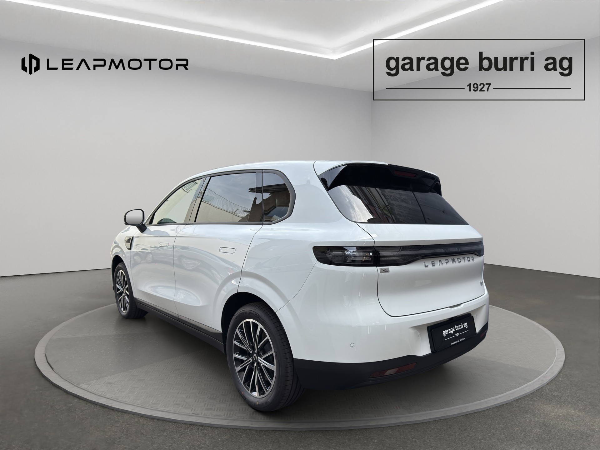 LEAPMOTOR B10 EV-image-1