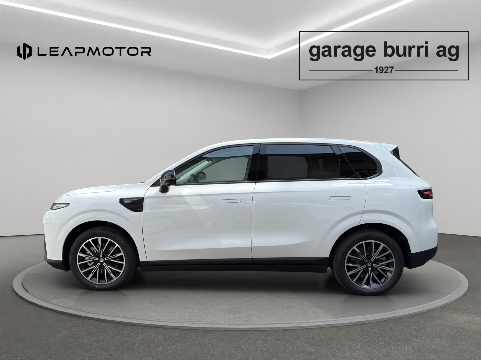 LEAPMOTOR B10 EV-image-2
