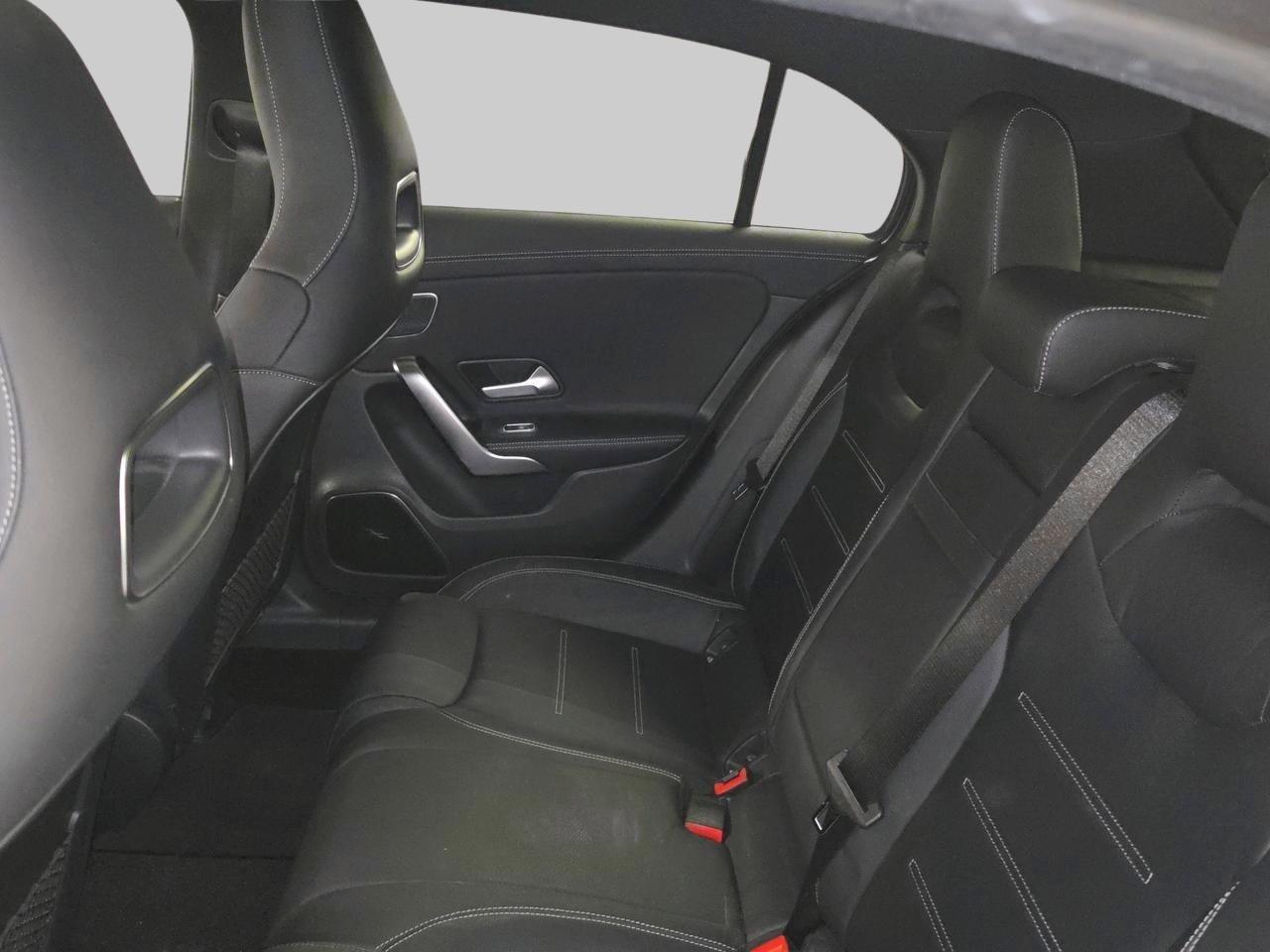 MERCEDES-BENZ A 35 AMG 4matic-image-12