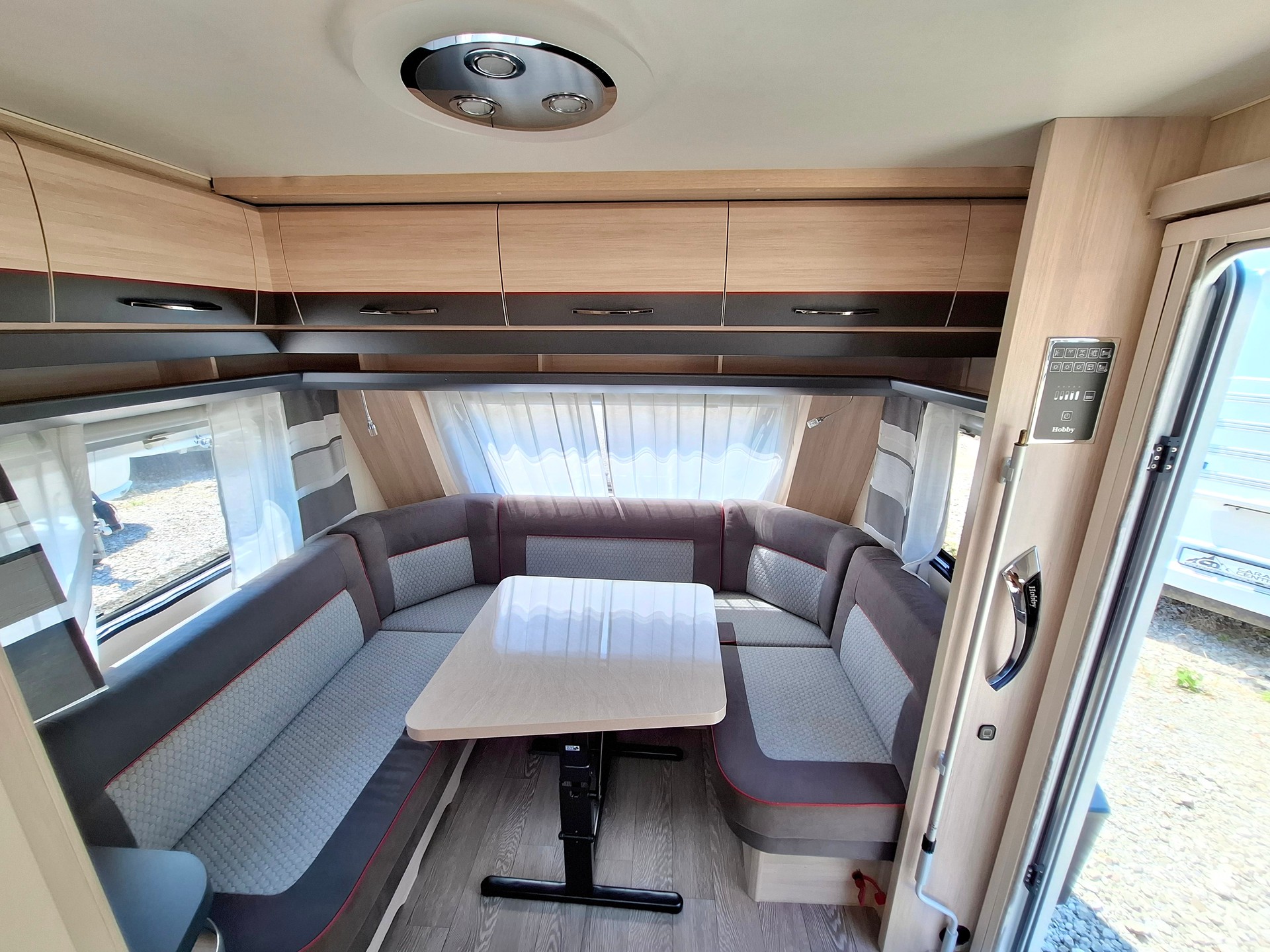 HOBBY DeLuxe 460 LU - Einzelbett, Mover, Markise, Vorzelt, Veloträger-image-12