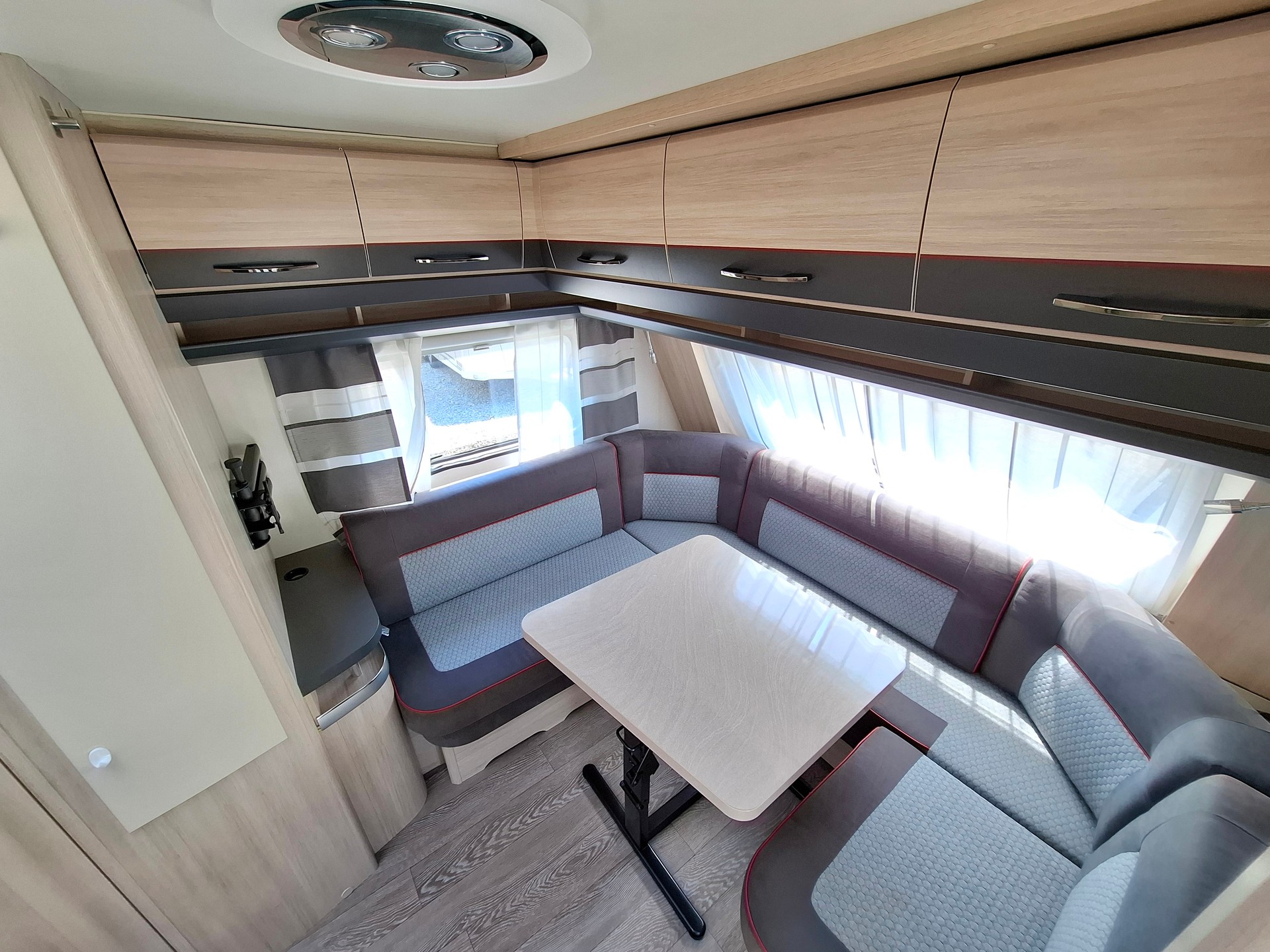 HOBBY DeLuxe 460 LU - Einzelbett, Mover, Markise, Vorzelt, Veloträger-image-9