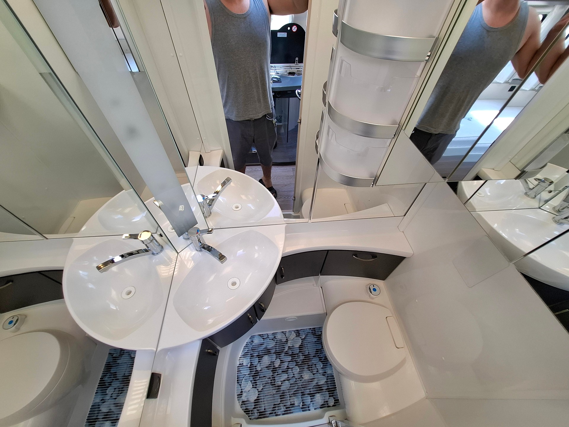 HOBBY DeLuxe 460 LU - Einzelbett, Mover, Markise, Vorzelt, Veloträger-image-13