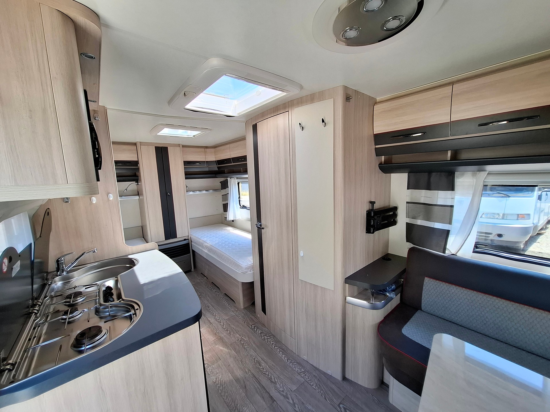 HOBBY DeLuxe 460 LU - Einzelbett, Mover, Markise, Vorzelt, Veloträger-image-8