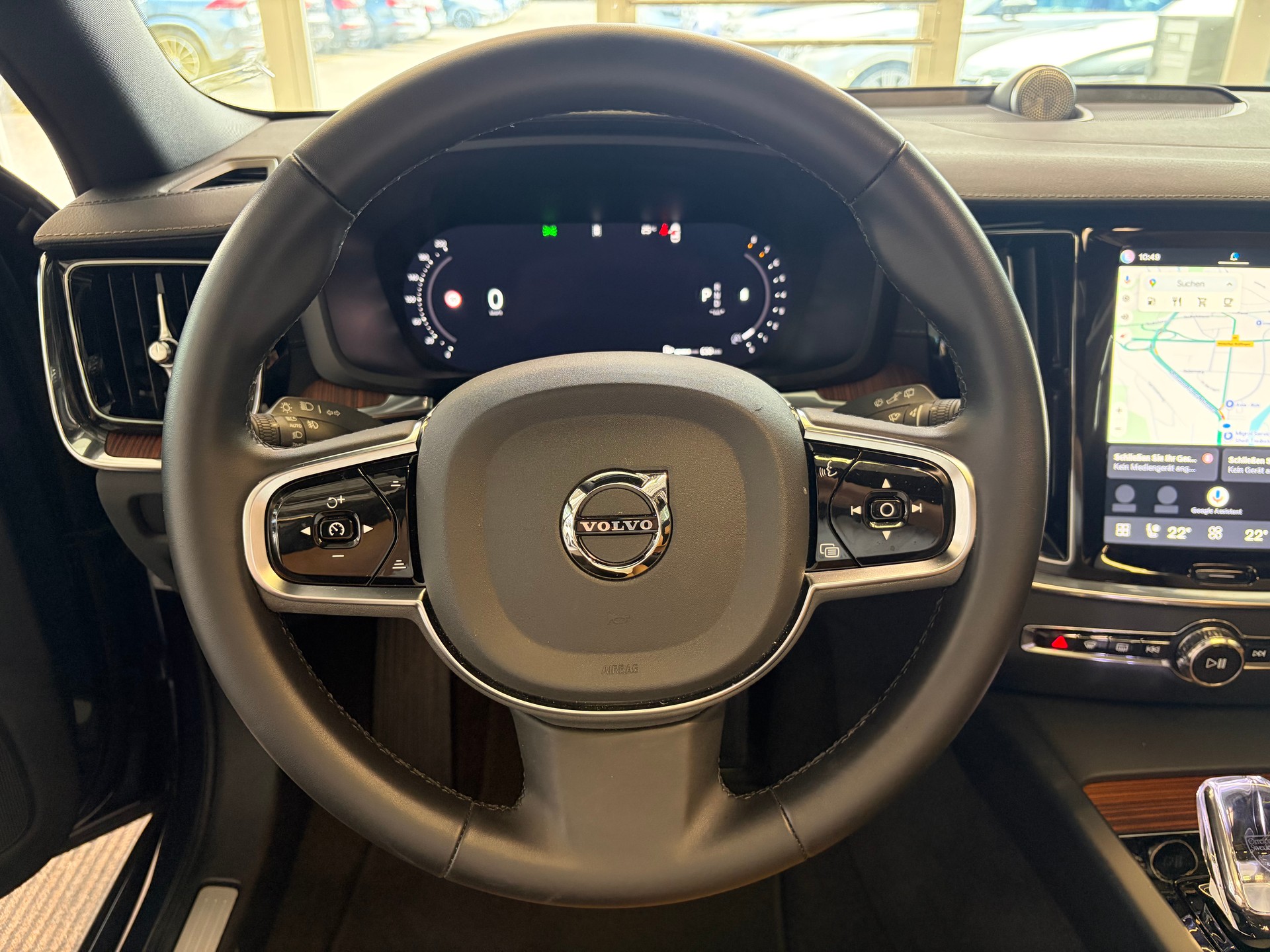VOLVO V60 B4 Benzin Mild Hybrid Ultra Dark DCT | Sitzklima | B&W Sound | Massage | 360 Kamera | Panorama |-image-18
