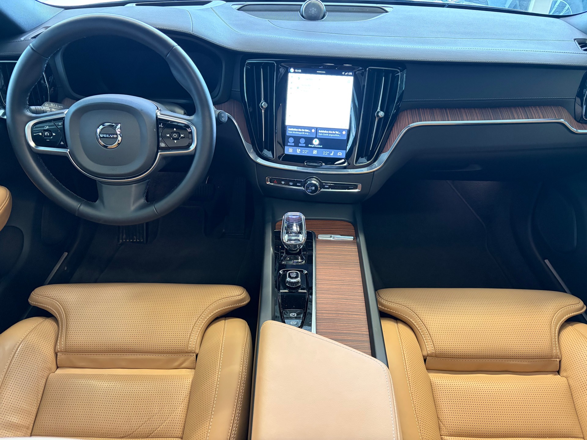 VOLVO V60 B4 Benzin Mild Hybrid Ultra Dark DCT | Sitzklima | B&W Sound | Massage | 360 Kamera | Panorama |-image-13