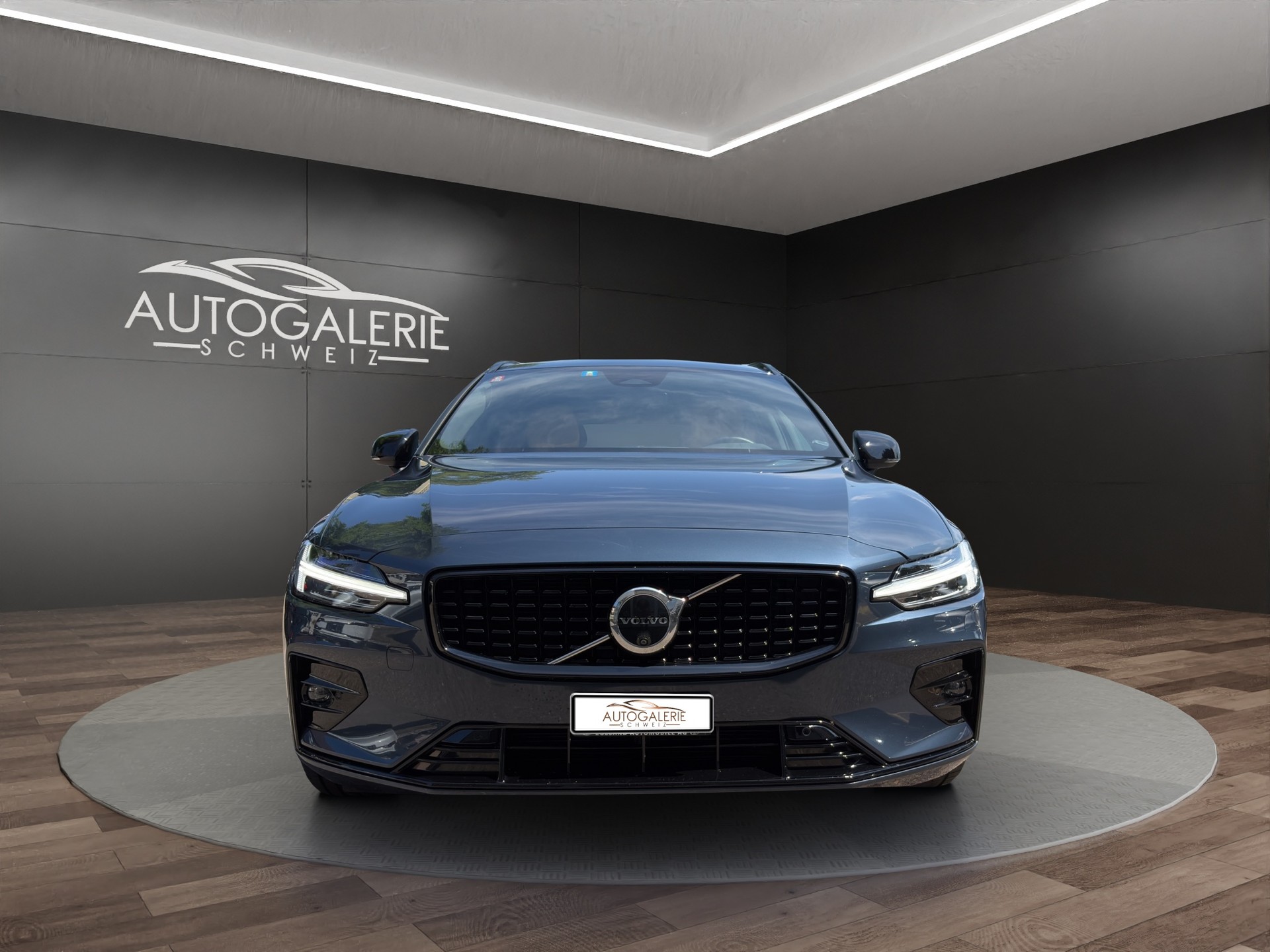 VOLVO V60 B4 Benzin Mild Hybrid Ultra Dark DCT | Sitzklima | B&W Sound | Massage | 360 Kamera | Panorama |-image-7