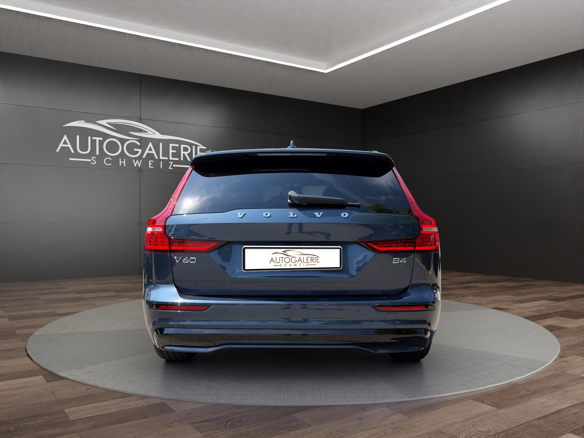 VOLVO V60 B4 Benzin Mild Hybrid Ultra Dark DCT | Sitzklima | B&W Sound | Massage | 360 Kamera | Panorama |-image-3