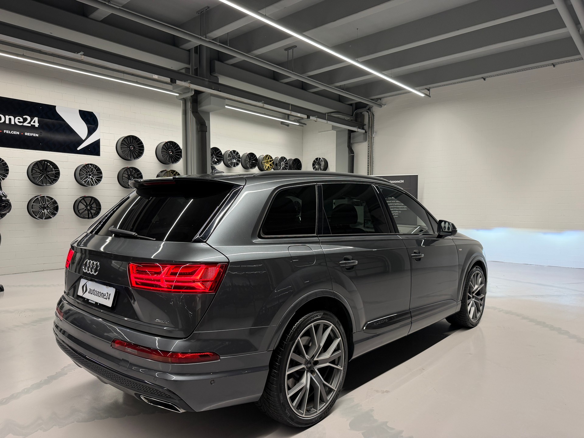 AUDI Q7 3.0 V6 TDI 272 quattro T-Tronic *S-Line*CH-Auto*Frisch ab Service u. MFK*Top Ausstattung*-showroom-element-3