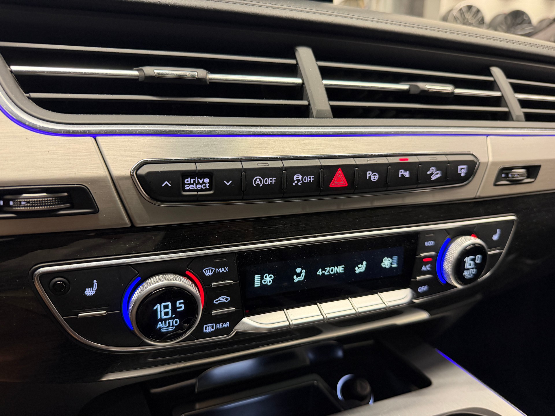 AUDI Q7 3.0 V6 TDI 272 quattro T-Tronic *S-Line*CH-Auto*Frisch ab Service u. MFK*Top Ausstattung*-image-28