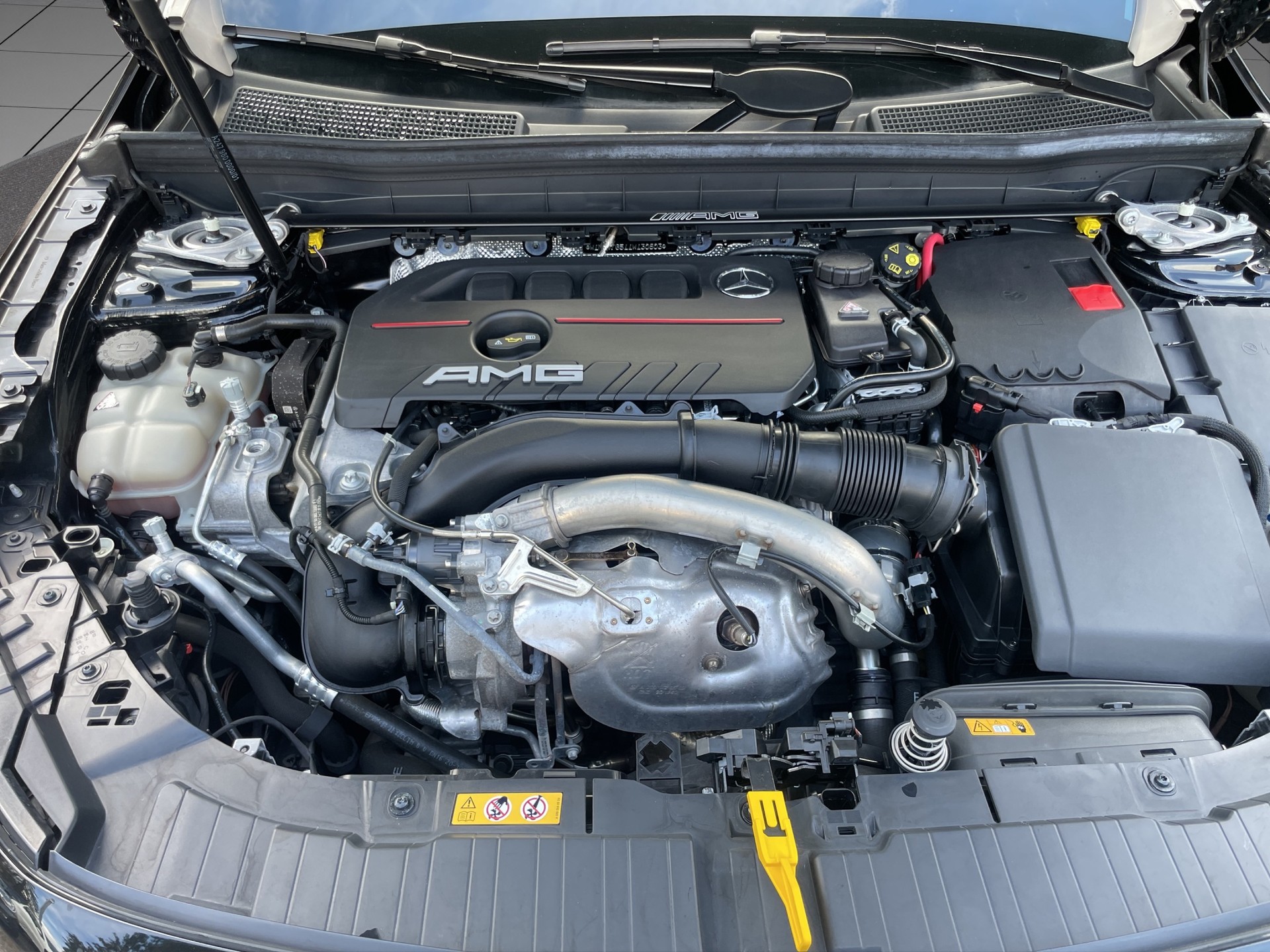 MERCEDES-BENZ GLB 35 AMG 4Matic 8G-Tronic-image-17