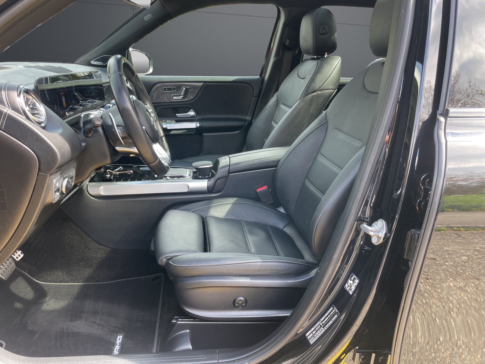 MERCEDES-BENZ GLB 35 AMG 4Matic 8G-Tronic-image-7