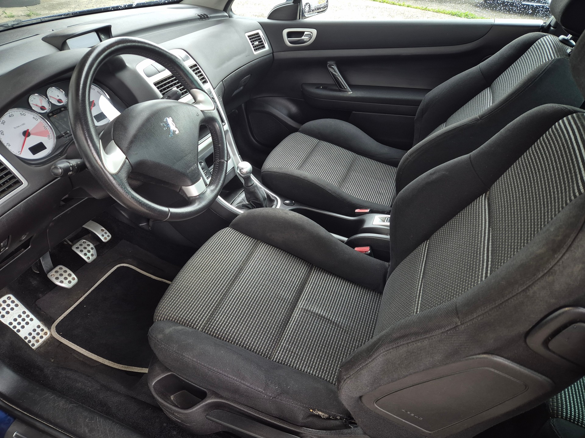 PEUGEOT 307 CC 2.0 16V Dynamic-image-10