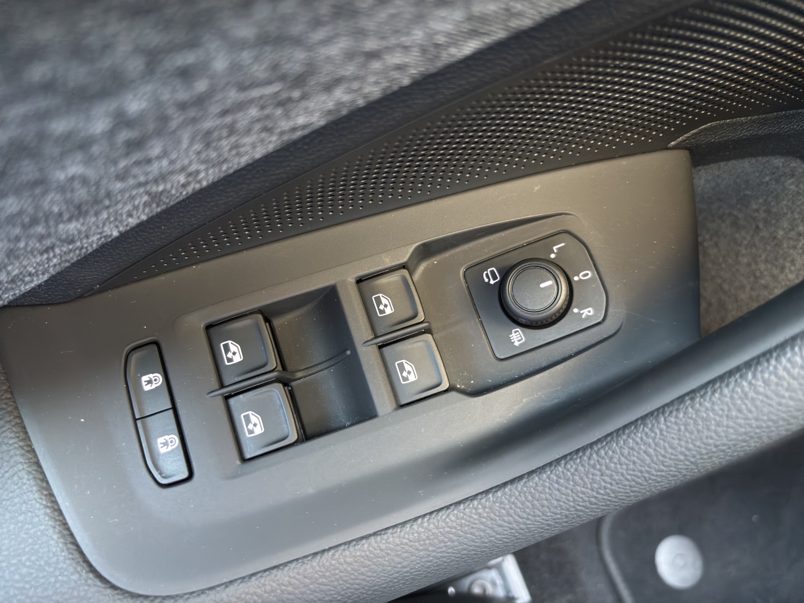 SKODA New Superb Combi 2.0 TSI Selection 4x4 DSG mit AHK & fortl. Werksgarantie-image-28