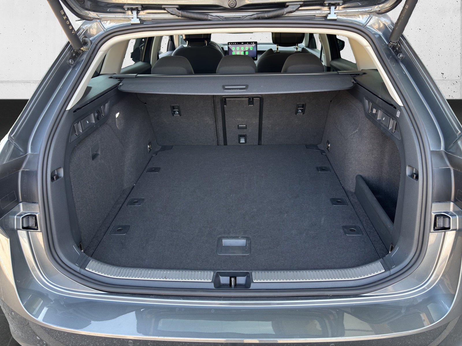 SKODA New Superb Combi 2.0 TSI Selection 4x4 DSG mit AHK & fortl. Werksgarantie-image-7