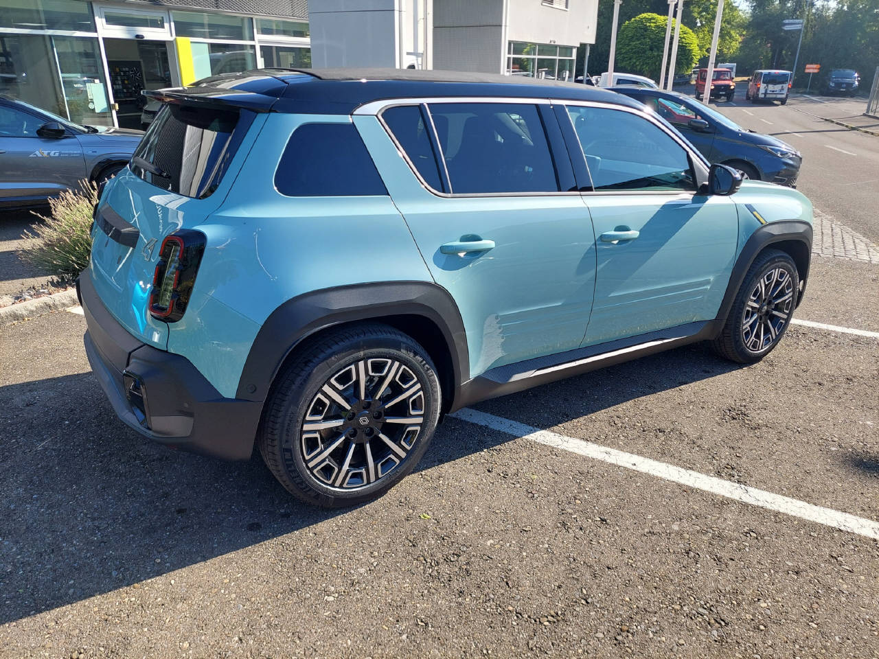 RENAULT R4 E-Tech Comfort Range plein sud iconic-image-4