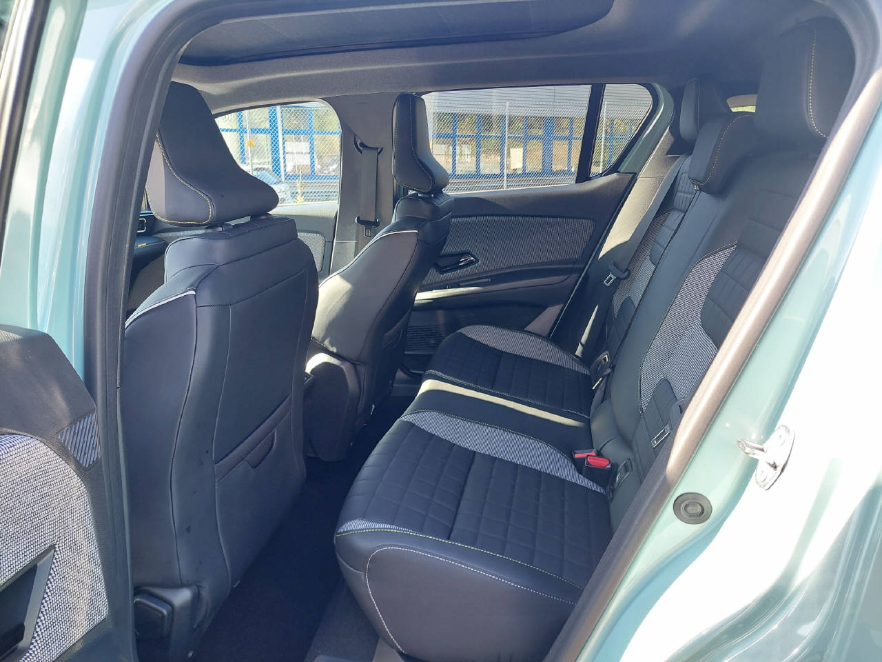 RENAULT R4 E-Tech Comfort Range plein sud iconic-image-6