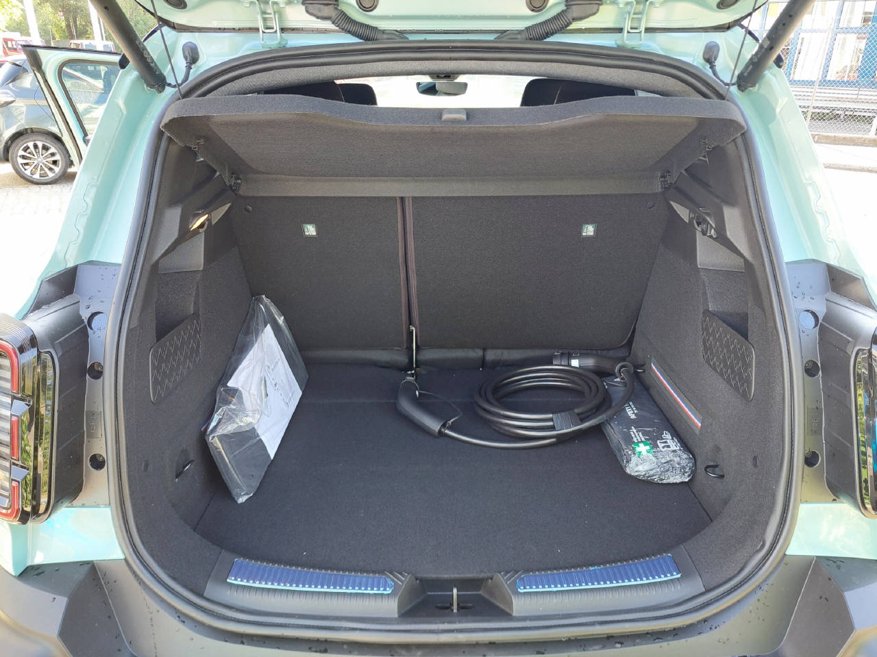 RENAULT R4 E-Tech Comfort Range plein sud iconic-image-7