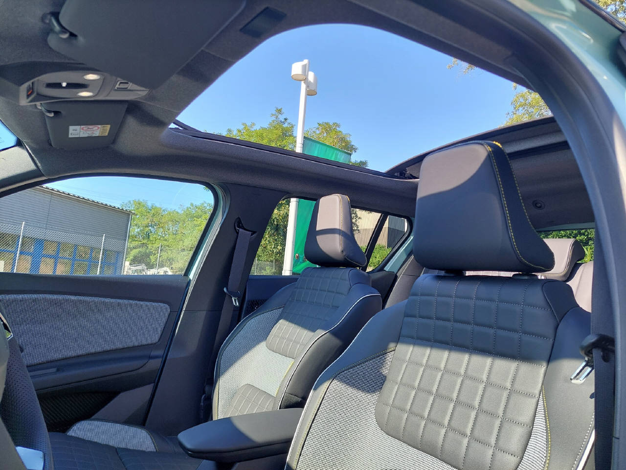 RENAULT R4 E-Tech Comfort Range plein sud iconic-image-10