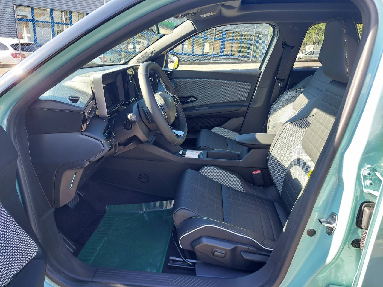 RENAULT R4 E-Tech Comfort Range plein sud iconic-image-5