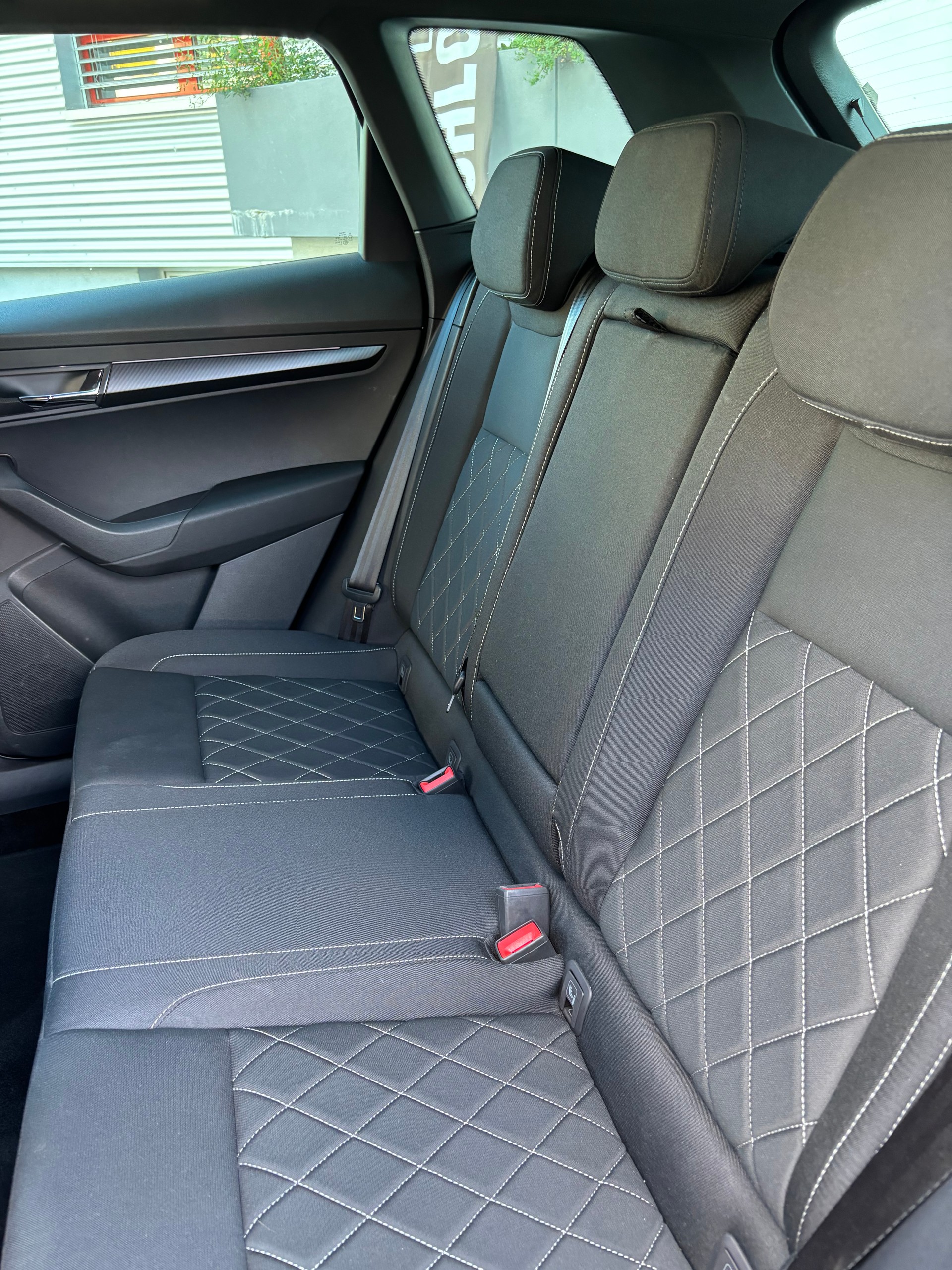 SKODA Karoq 2.0 TSI SportLine 4x4 DSG-image-4