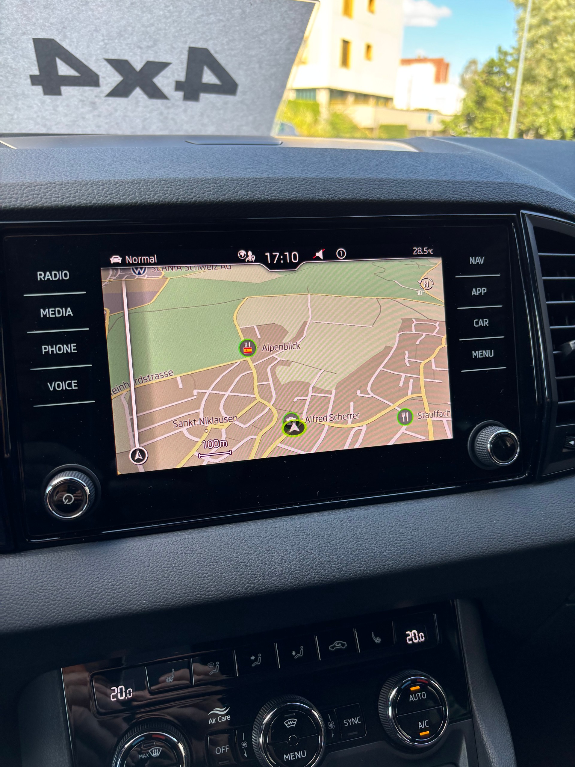 SKODA Karoq 2.0 TSI SportLine 4x4 DSG-image-6