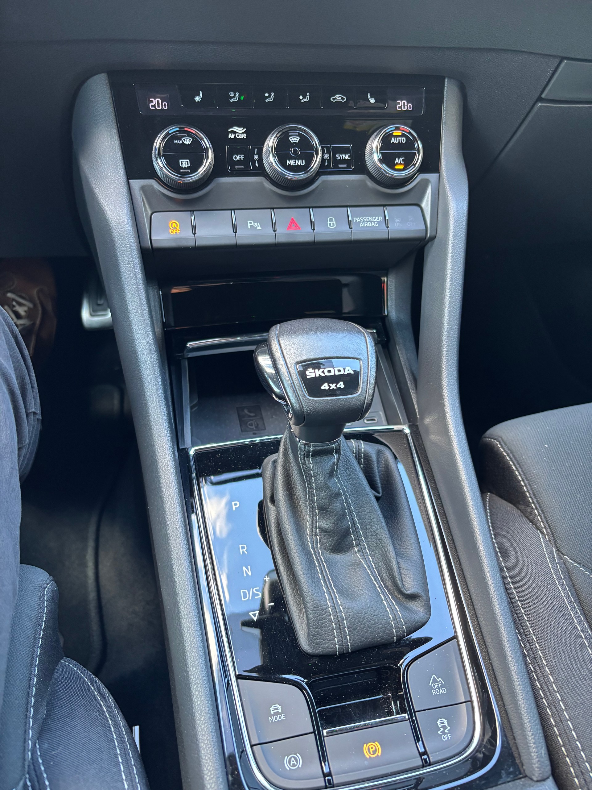 SKODA Karoq 2.0 TSI SportLine 4x4 DSG-image-5