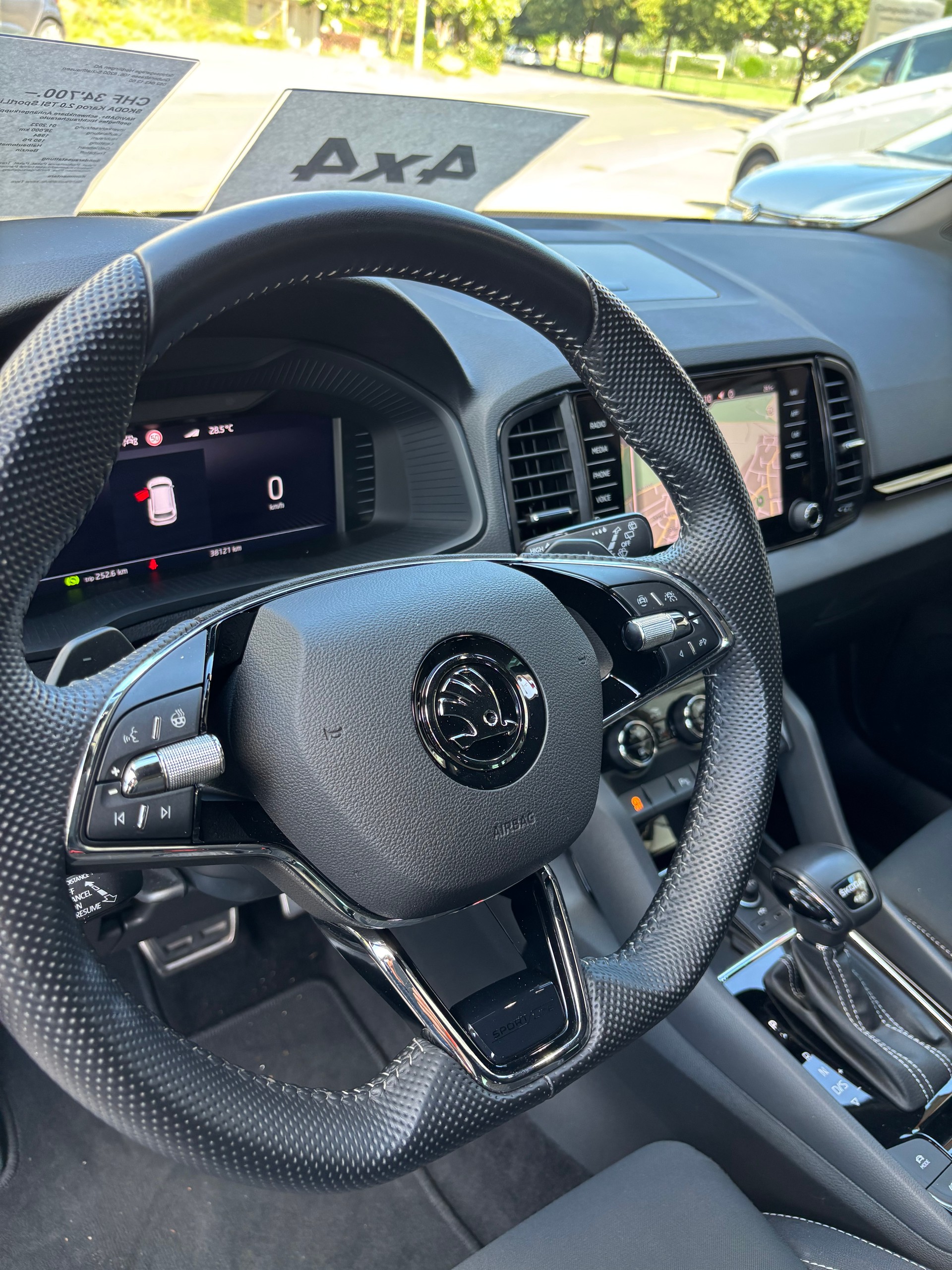 SKODA Karoq 2.0 TSI SportLine 4x4 DSG-image-2