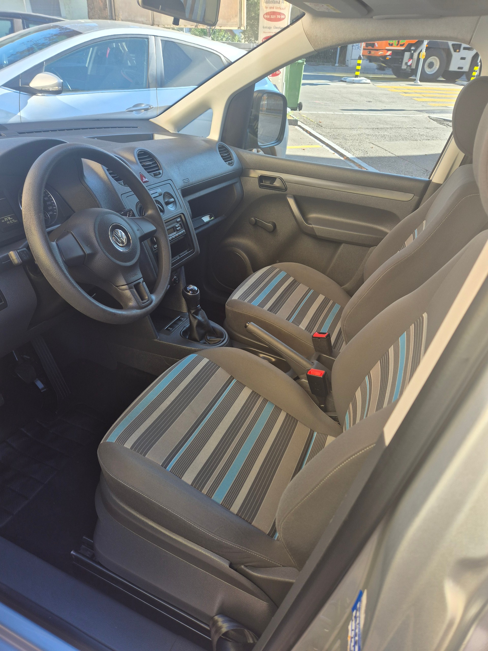 VW CADDY-image-4